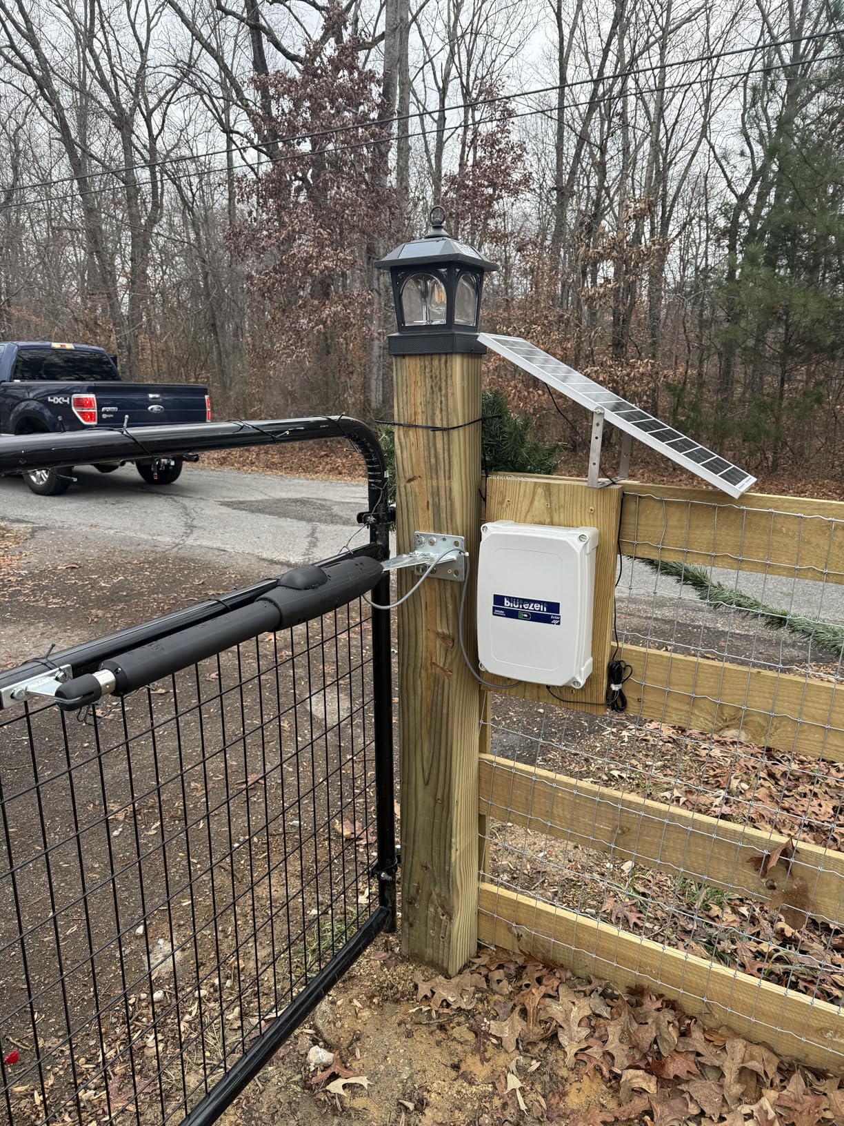 Blutezeit Solar Swing Gate Opener, 880lb Single-Arm Operator with Built-in 24V Lithium Battery & 25W Solar Panel, Integrated Control Box for Easy Install, Smart Auto Setting, 2 Remotes & Complete Kits customer photo 2
