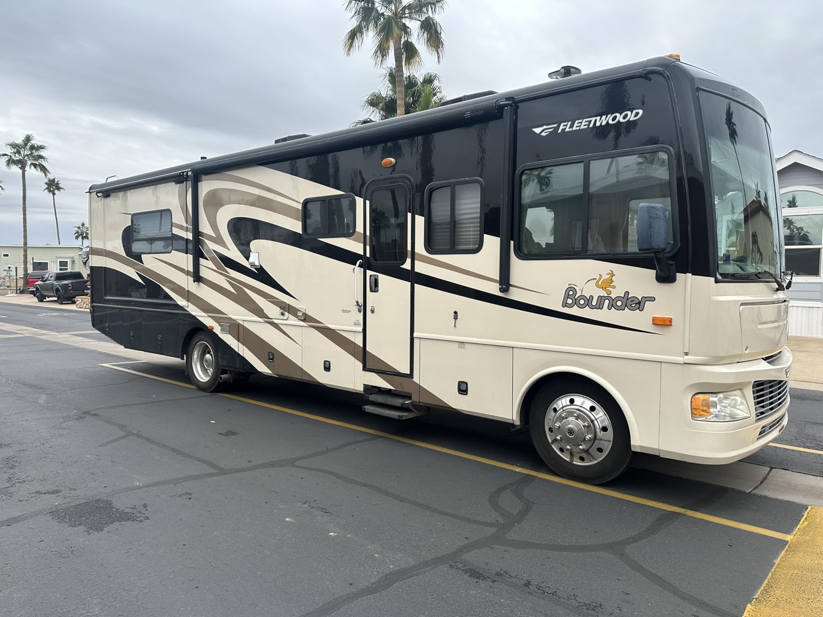 Tymate TM12 RV Tire Pressure Monitoring System, TPMS with USB/Solar Charge, 2026 Latest Version, Set of 6 Sensors(Max. 12), 6 Alarm Modes, 50ft Range, 0-116PSI for RV/Truck/SUV/Towing Medium Trailer customer photo 1