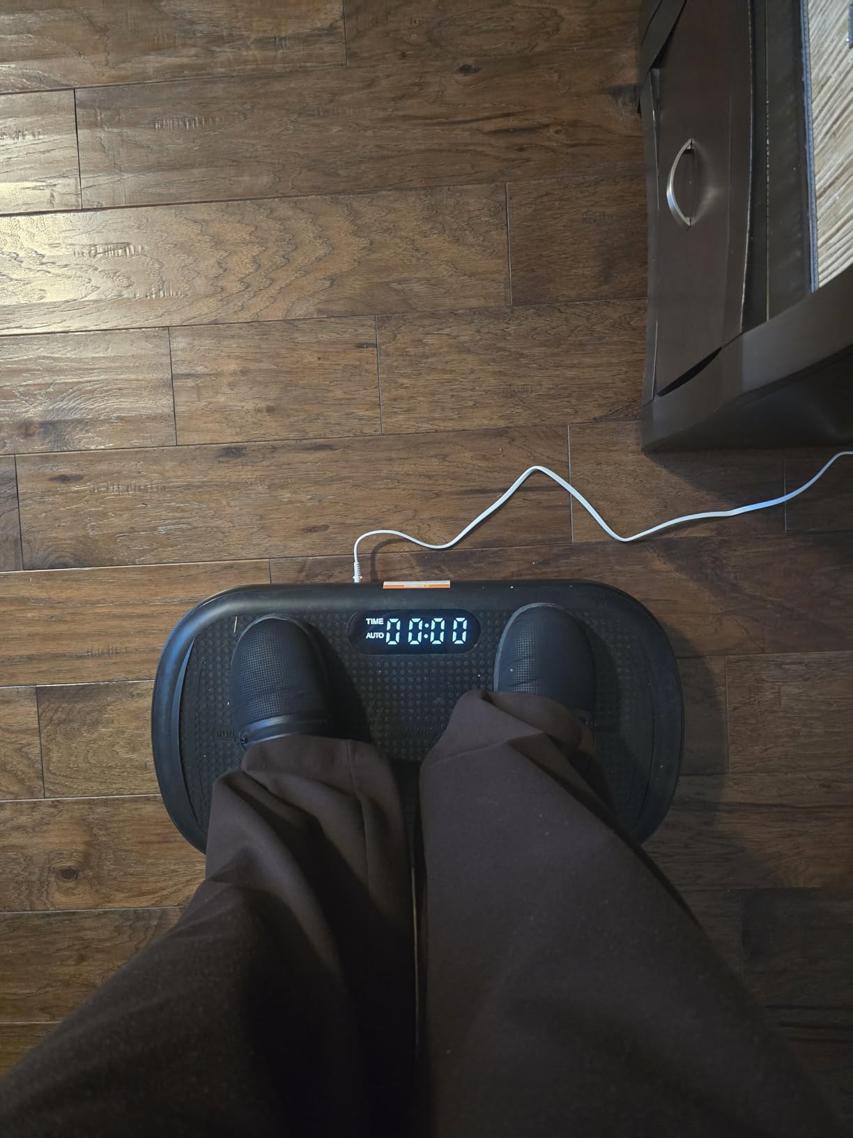 MERACH Vibration Plate Exercise Machine, Vibration Plate 440 Lbs Capacity, Bluetooth and Silicone Pedal, Stimulate Deep Fat, Vibration Plate for Lymphatic Drainage, Vibrating for Weight Loss customer photo 1