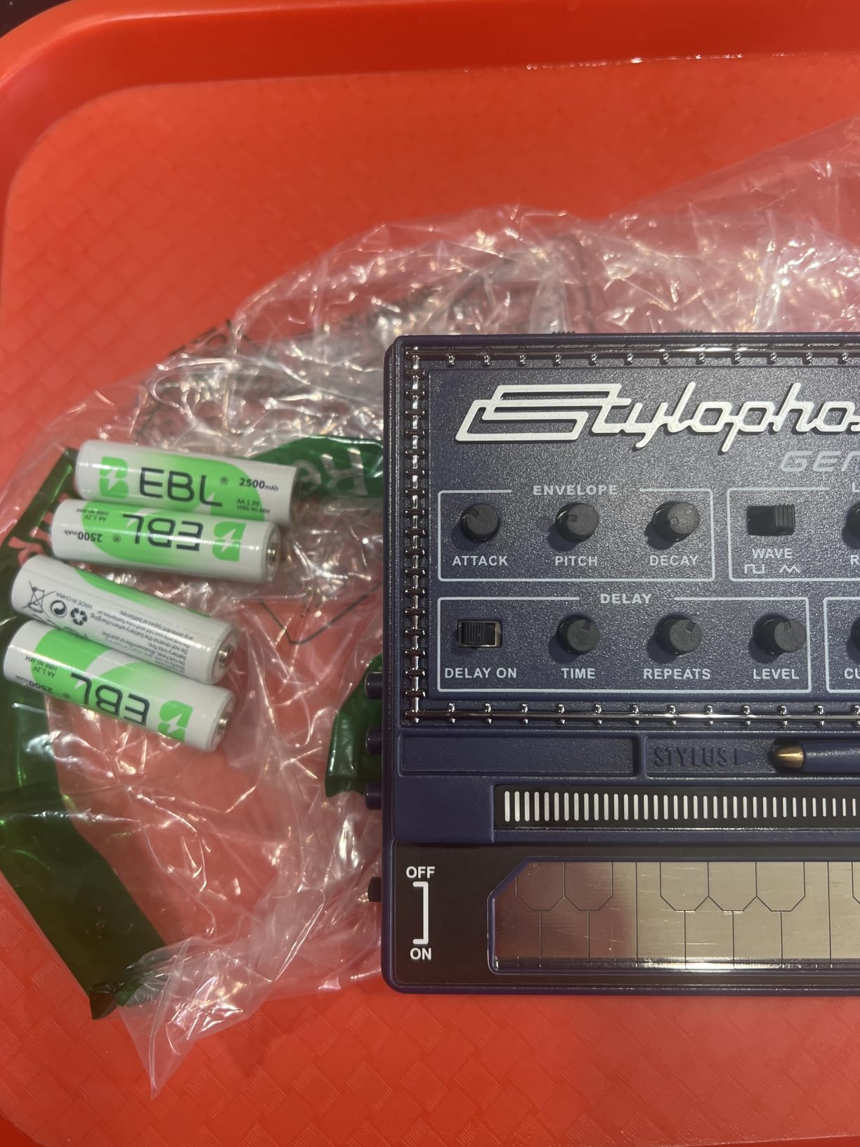 Stylophone GENX-2 Portable Analogue Synthesizer with Built-in Speaker, LFO, Filter, Analogue Delay and CV/Gate Output customer photo 2