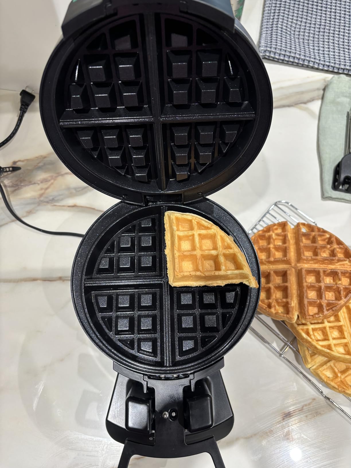 Cuisinart Double Flip Belgian Waffle Maker, WAF-F40NAS, Stainless Steel, Grey and Black customer photo 2