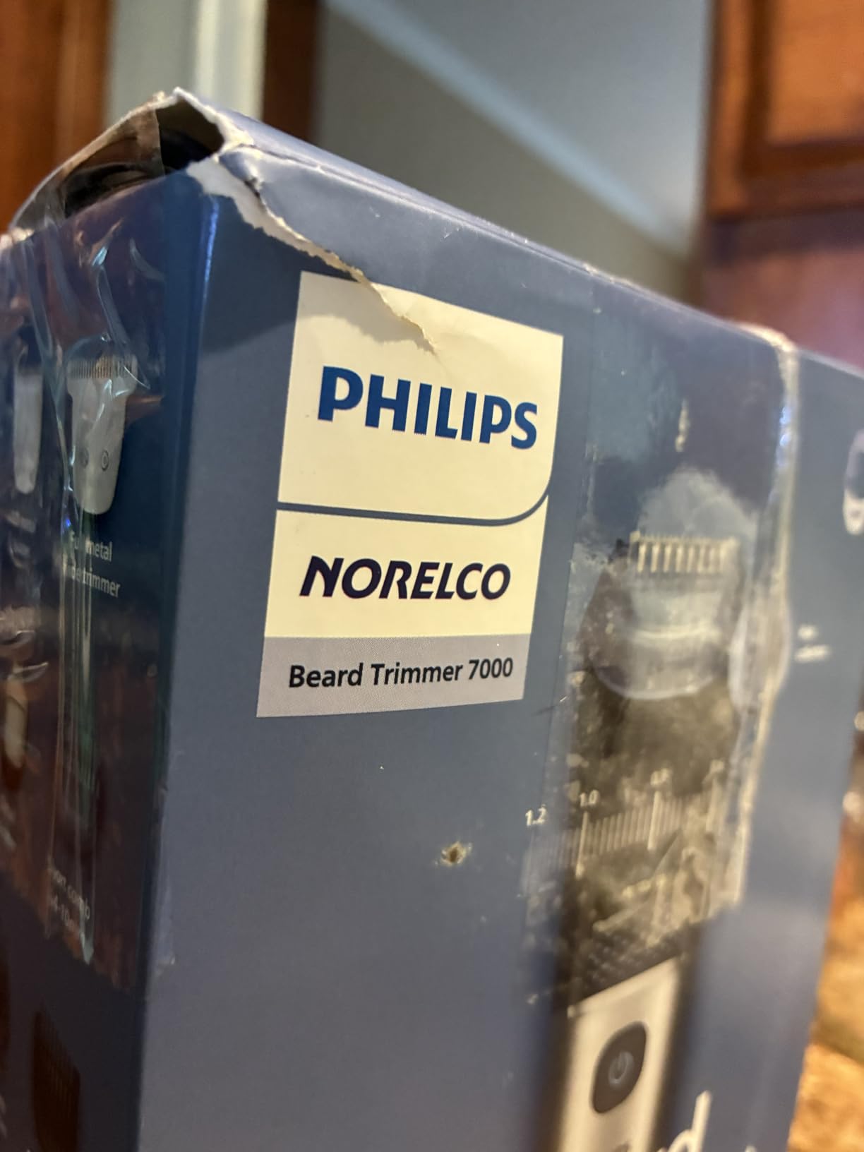 Philips Beard Trimmer 7000 Series, 100% Waterproof Trimmer for Men, 40 Lock-in Hair Length Settings, BeardSense Power Adaptability, Detail & T-Blade Trimmer Heads, Charging Stand, BT7670/40 customer photo 1