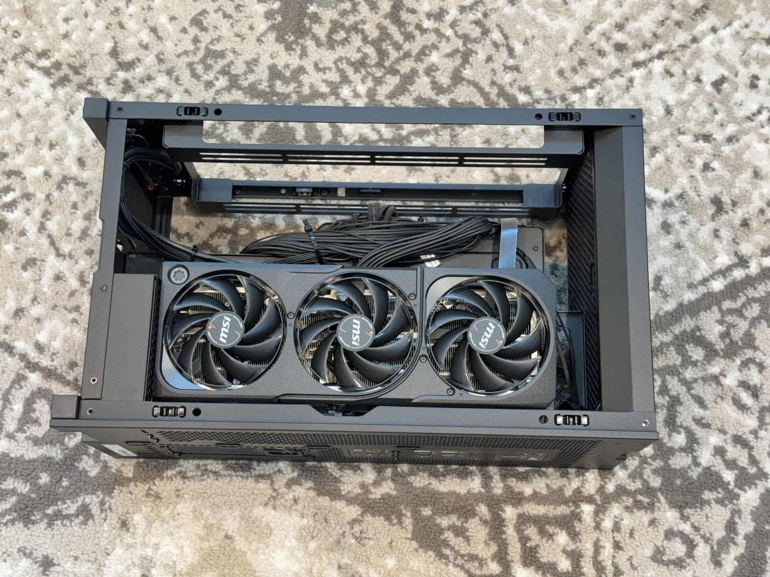 NZXT H2 Flow - Mini-ITX 20.7L High Airflow PC Case - Includes 2 x 120mm Top Fans & PCIe 5.0 Riser Cable - 331mm GPU - 280mm Radiator - Black customer photo 1