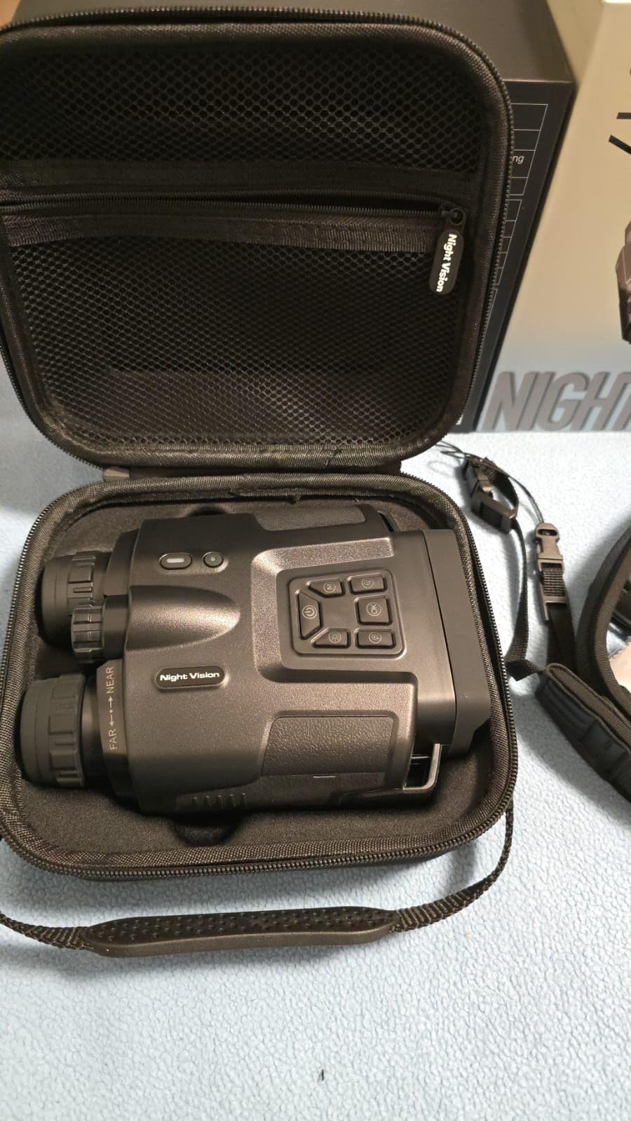 Diyimin 4K Night Vision Binoculars-8X Zoom/2000FT IR/5000mAh, 3'' HD Screen Night Vision Goggles for Adults mit 64GB TF Card, IP65 Waterproof & Tactical Light for Hunting,Camping & Security customer photo 1