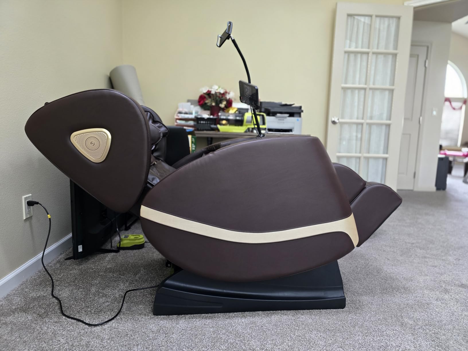 FURNIMAT 2026 Massage Chair Full Body, Zero Gravity Massage Chair with 10 Fix Rollers, Airbags, Heating, Foot Massage, Auto Modes, Bluetooth Speaker, Smart Screen Controller(Upgraded Version) customer photo 2