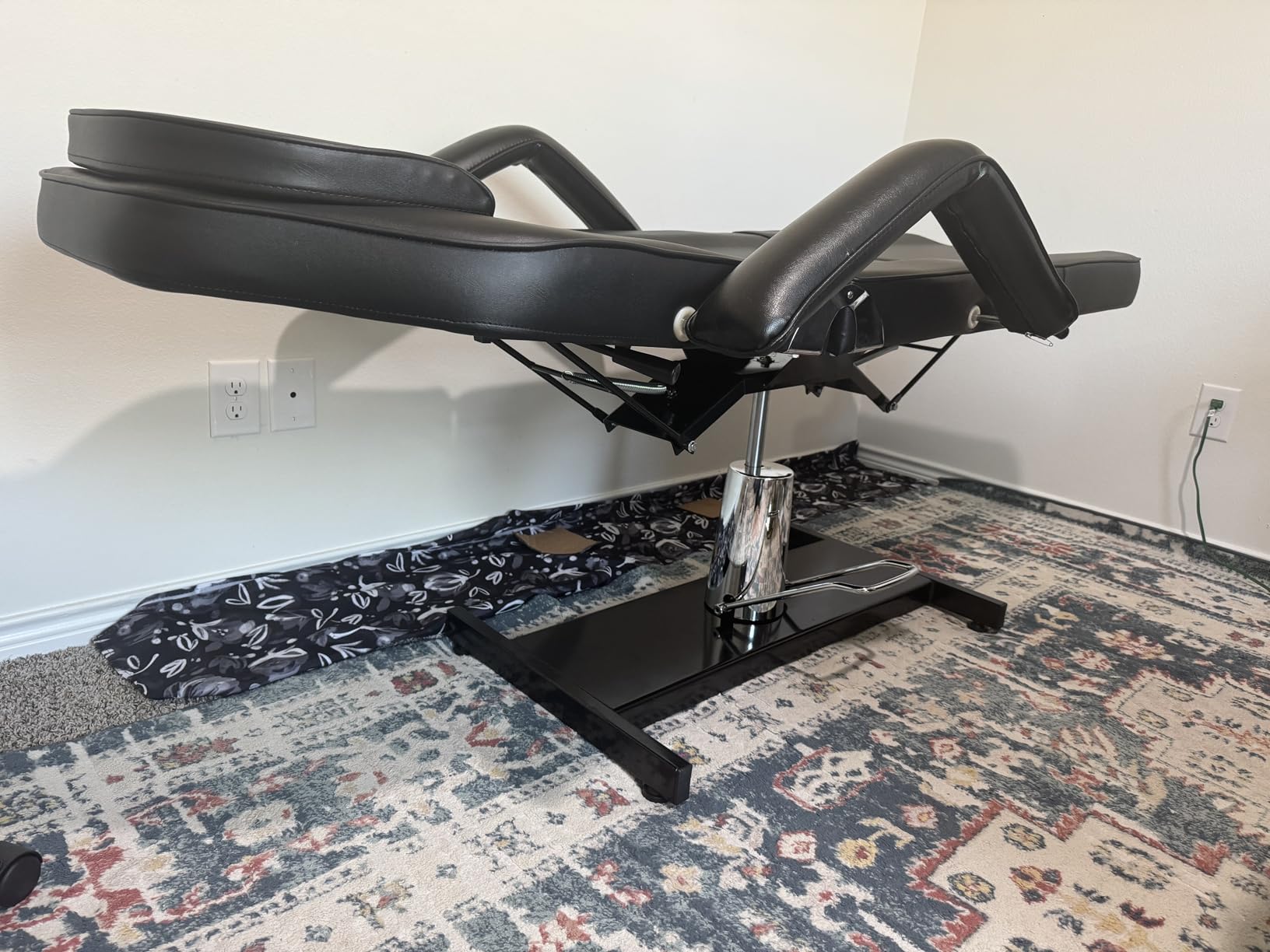 Hydraulic Tattoo Chair Esthetician Bed with Rolling Stool, Black Tatoo Bed Table for Arist, 360 Swivel Adjustable Facial Chair Spa Table customer photo 2