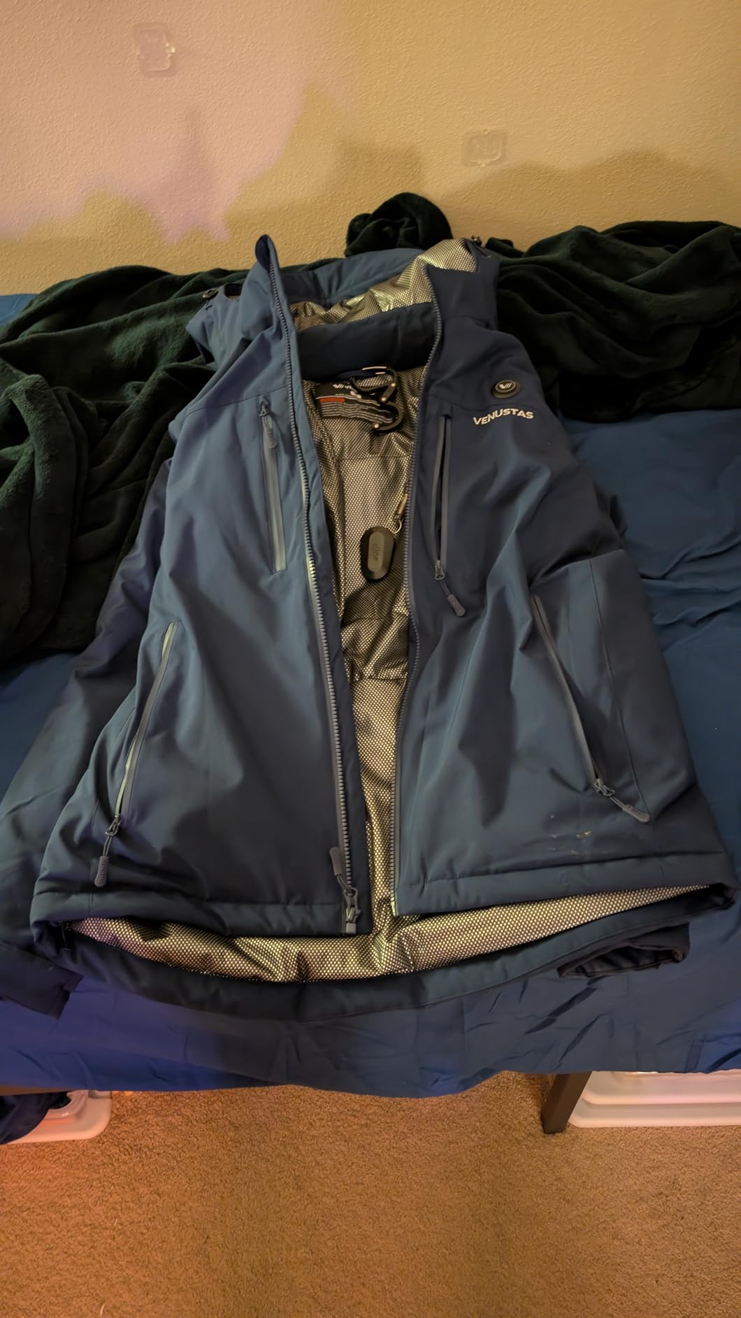 Venustas 12V Heated Jacket for Men with Battery, Versatile Lightweight Softshell Jacket with 7 Pockets & Detachable Hood customer photo 1