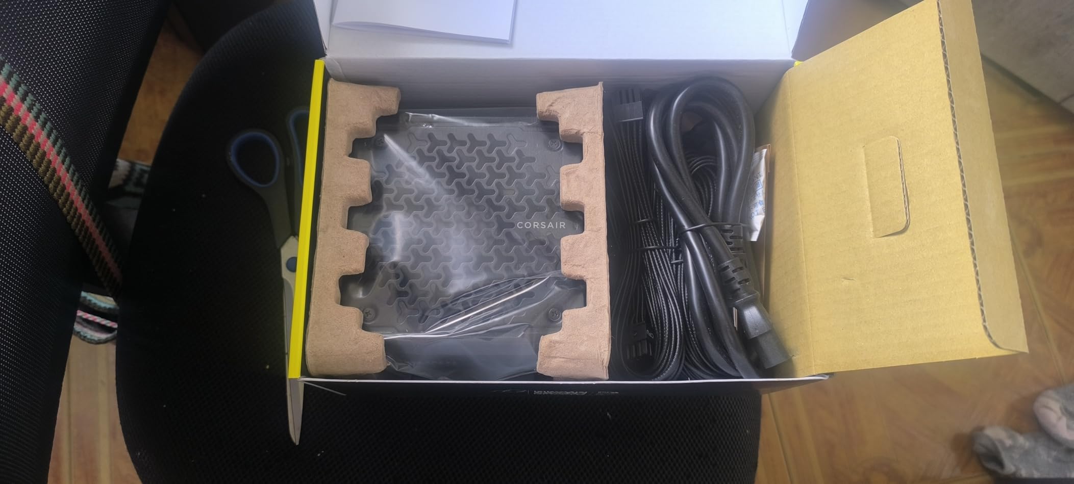 CORSAIR RM1000e ATX 3.1 PCIe 5.1 Ready Fully Modular 1000W Power Supply - 12V-2x6 Cable Included, Cybenetics Gold Efficiency, 105°C-Rated Capacitors, Modern Standby Mode - Black customer photo 1