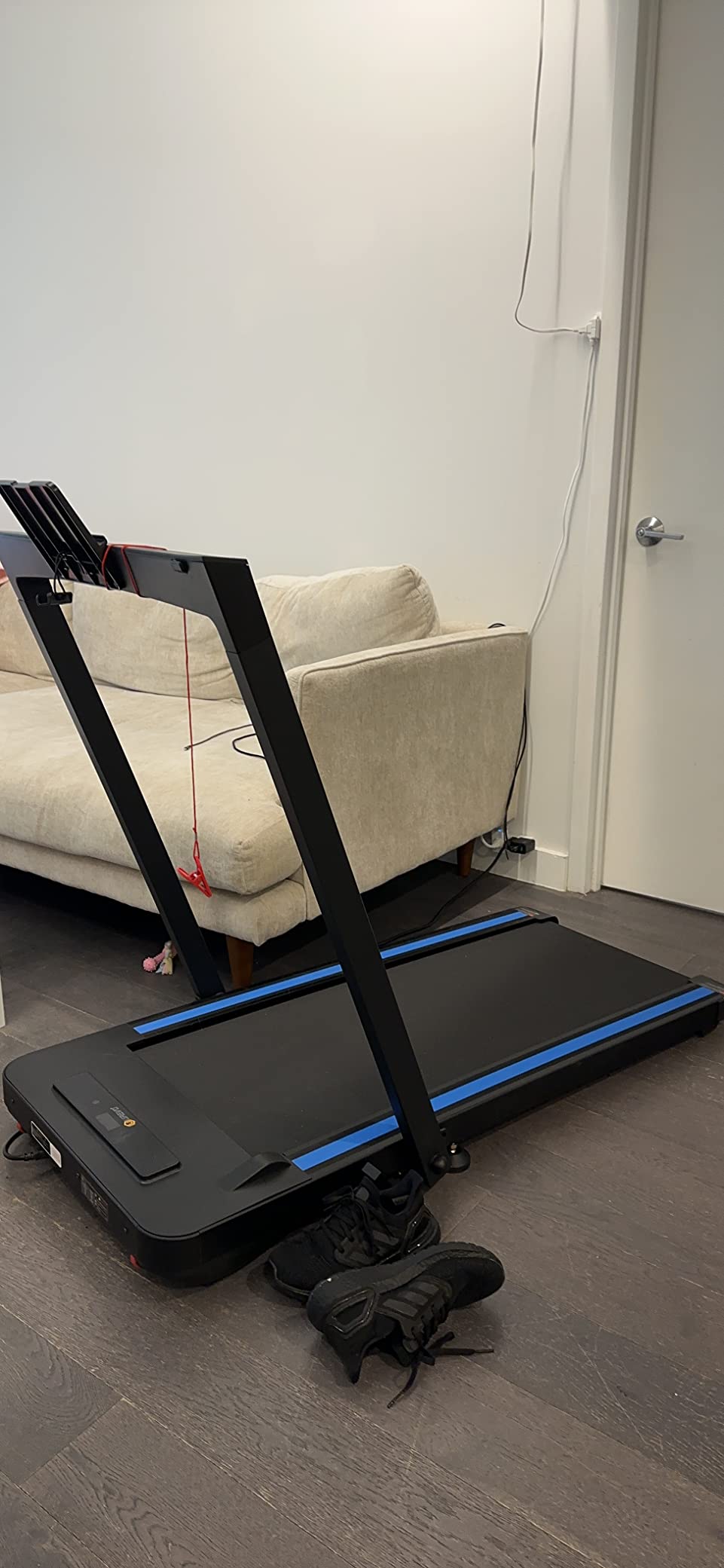 UREVO Foldimix 5L Treadmill with Multifunctional Desk, 9% Auto Incline Walking Pad for Home Office, Quiet 3.0HP Dual, 14-Point Shock Absorption, Folding Running Machine for Laptop/Work customer photo 2