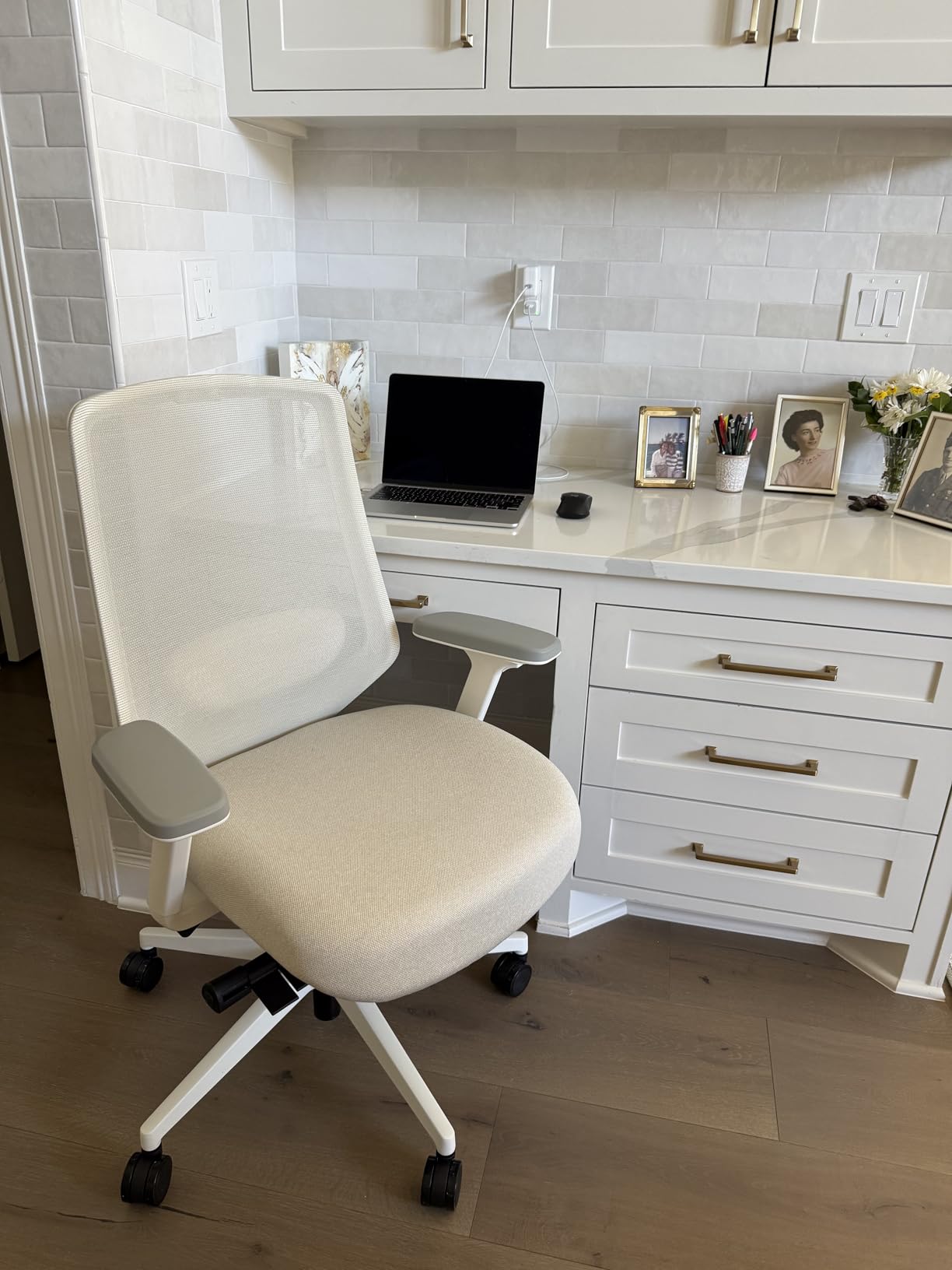 Branch Ergonomic Chair Pro - Mesh Office Chair with 14 Points of Adjustment - Height, Depth & Tilt Adjustable - 5D Armrests - Forward Tilt, Smooth Recline, and Lumbar Support customer photo 2