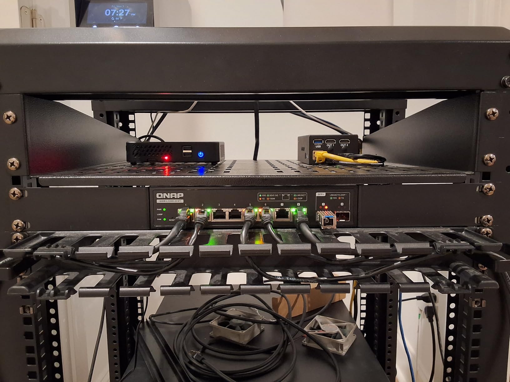 QNAP 8-Port Multi-Gig 10GbE Lite-Managed Network Switch (QSW-L3208-2C6T-US) - 6x 10/5/2.5/1G RJ-45, 2x SFP+/RJ-45 Combo customer photo 2