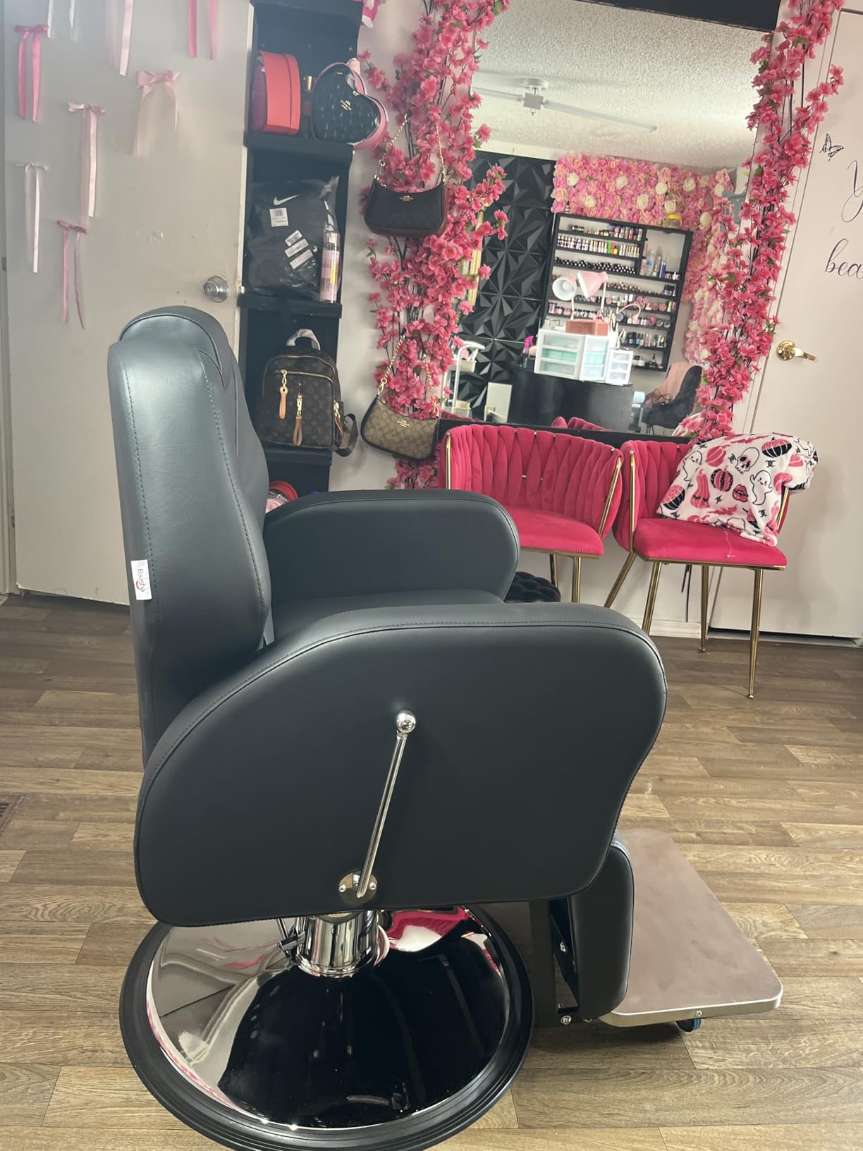 Baasha All-Black Reclining Salon Chair, Modern Hydraulic Barber Seat with Thick Cushion, Smooth Swivel, Perfect for Braiding, Tattoo, and Lash Services, 550 lbs Capacity customer photo 1