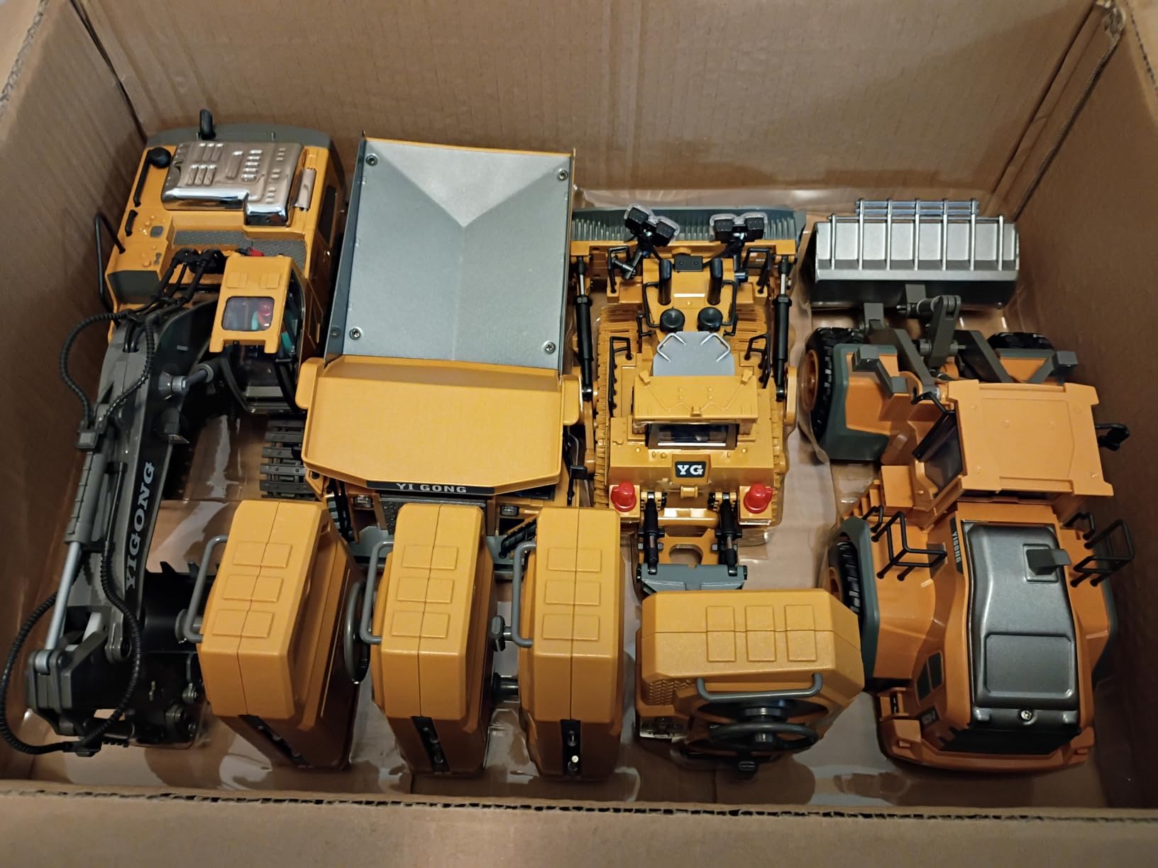 Remote Control Excavator (11-Channel), Dump Truck, Bulldozer, Loader (9-Channel), 2.4GHz Remote Control Construction Vehicles, Metal Construction, with Cool Lights and Sound Effects, 4-Pack customer photo 1