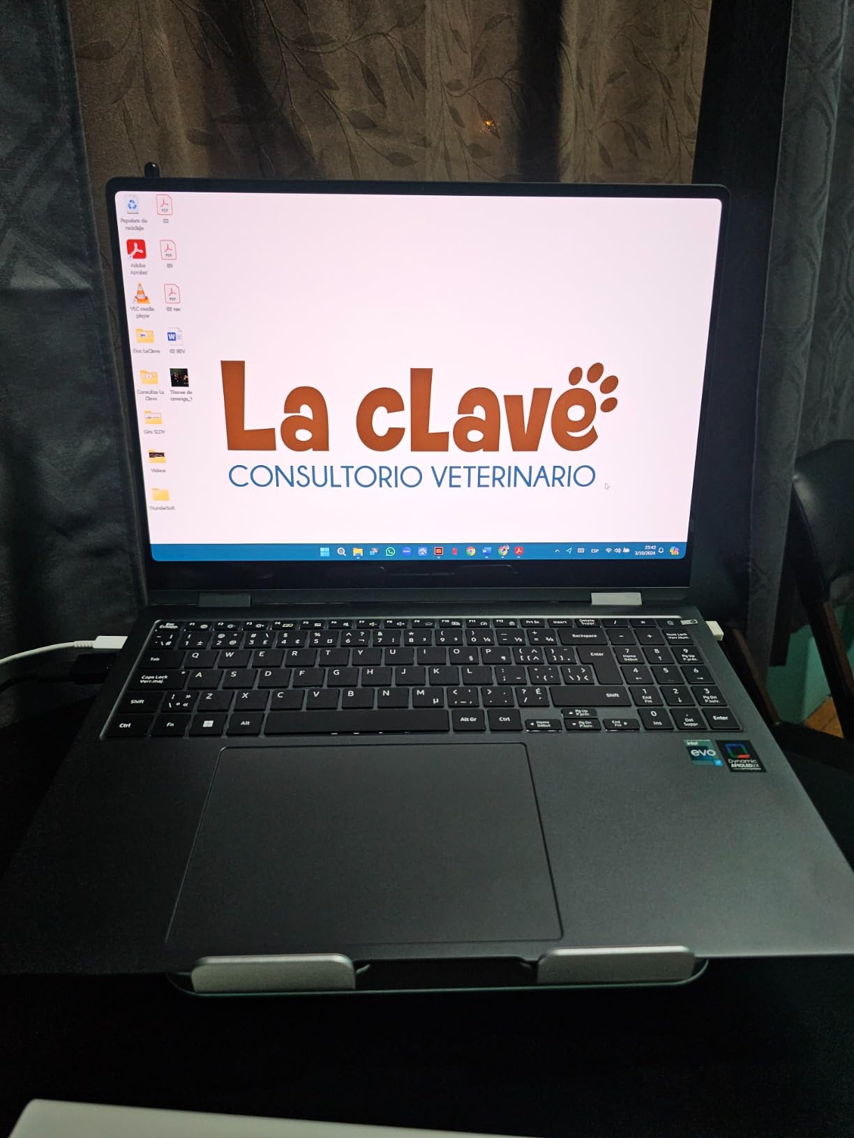 Samsung Galaxy Book4 360 2 in 1 Touchscreen Laptop (Intel Core i7 150U, 16GB DDR5, 512GB SSD) 15.6