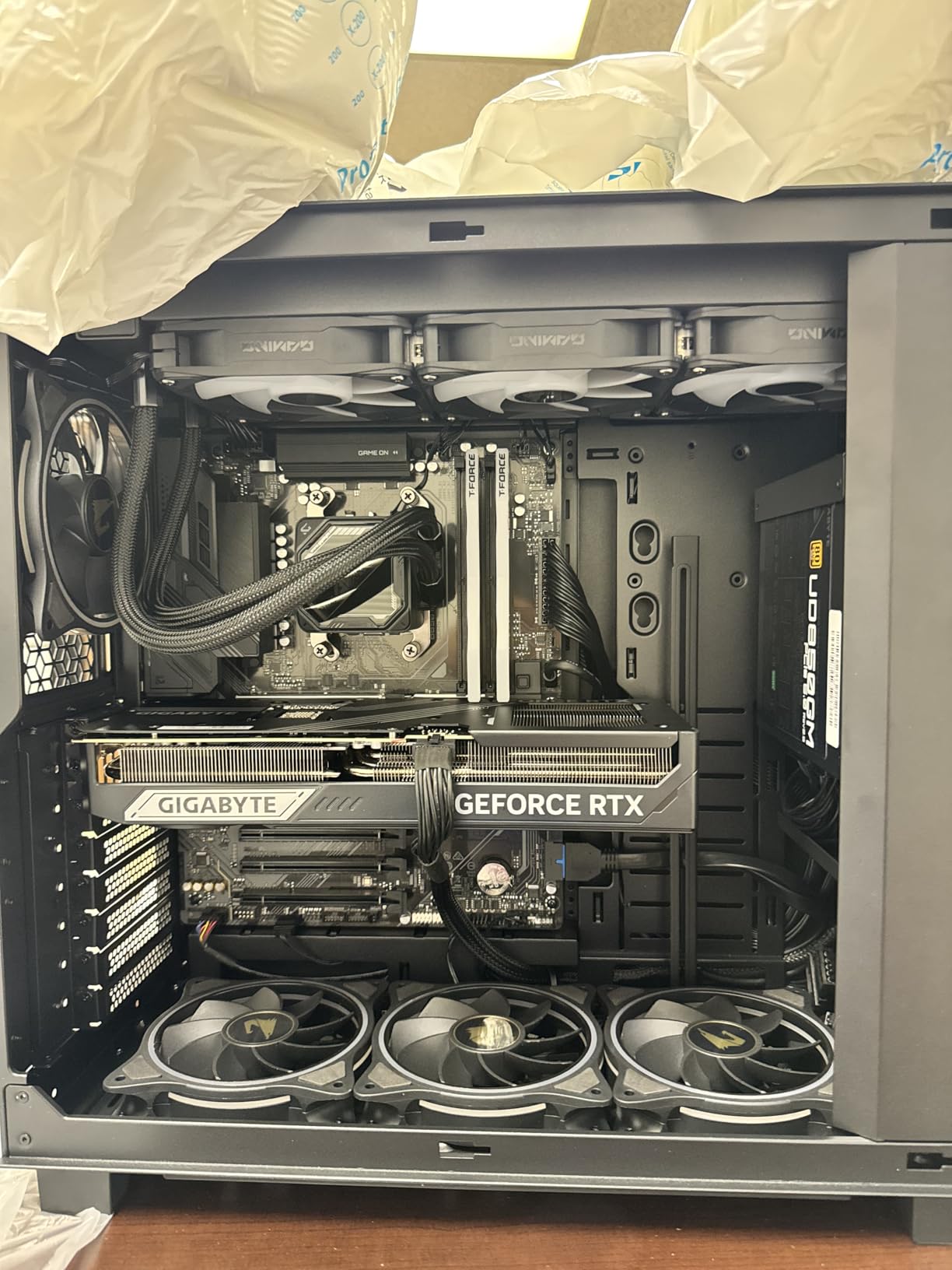 GIGABYTE AORUS Gaming Desktop PC, AMD Ryzen 7 9700X, RTX 5070 Ti, 32GB DDR5, 2TB SSD, Windows 11, AORUS Prime 5 AP5A7N7T-5000 customer photo 2