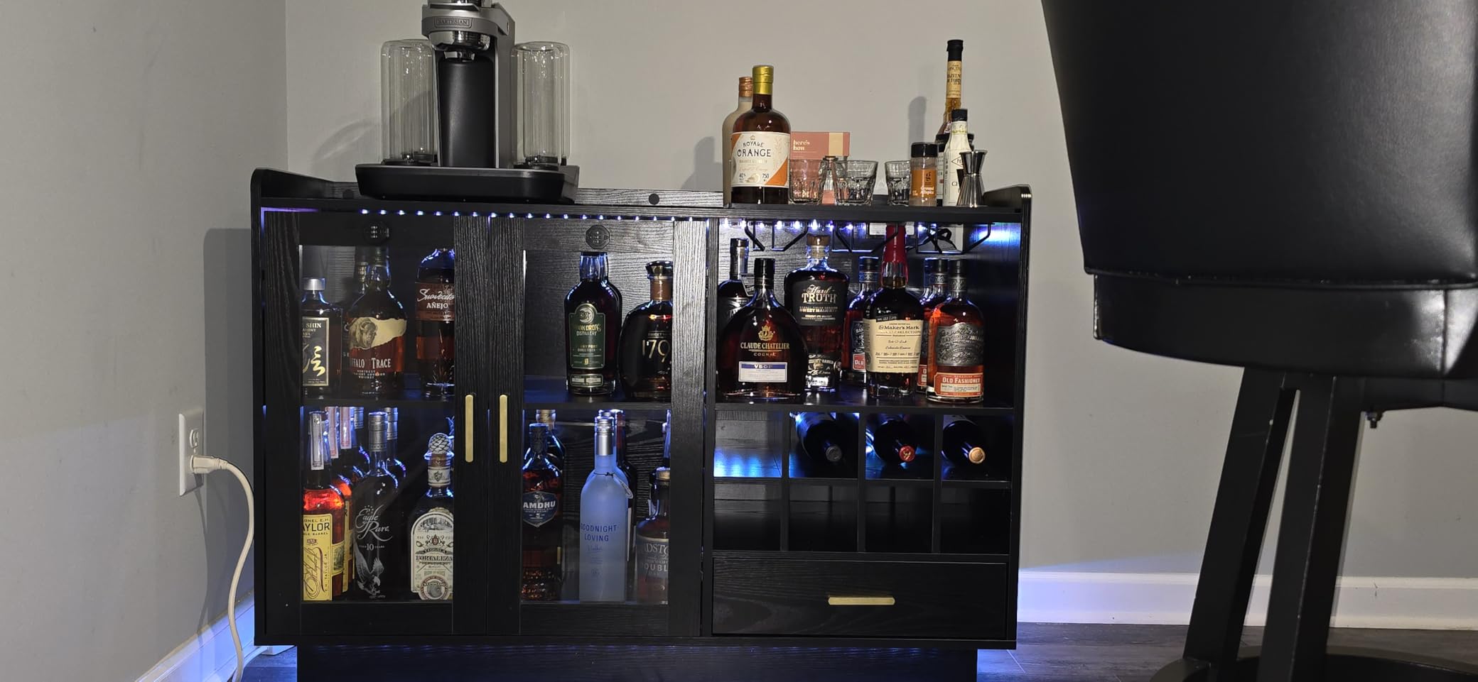 COCO DESIGN Modern Wine Bar Cabinet with LED Light & Locked Fluted Door, Black Floating Coffee Bar with Power Outlets & Glass Rack customer photo 2