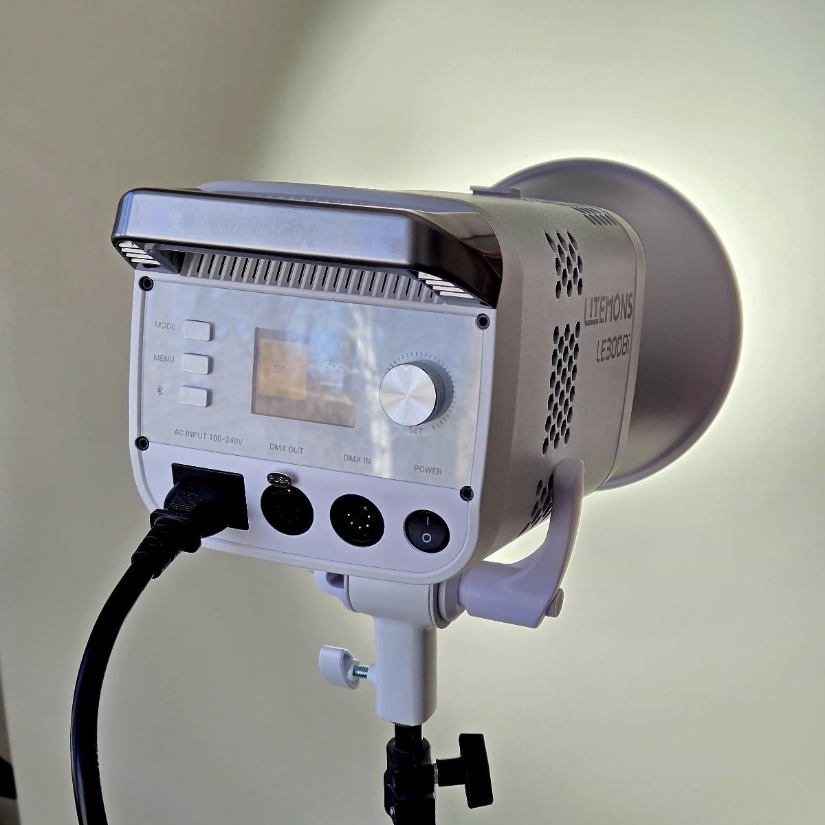 Godox Litemons LE300Bi COB Led Video Light, Godox Bowens Mount 315W Bi-Color Continuous Output Light with DMX/Bluetooth APP Control, NFC Connection, 2800K~6500K, 58900Lux@1m, CRI/TLCI98, 11 Fx Effects customer photo 1
