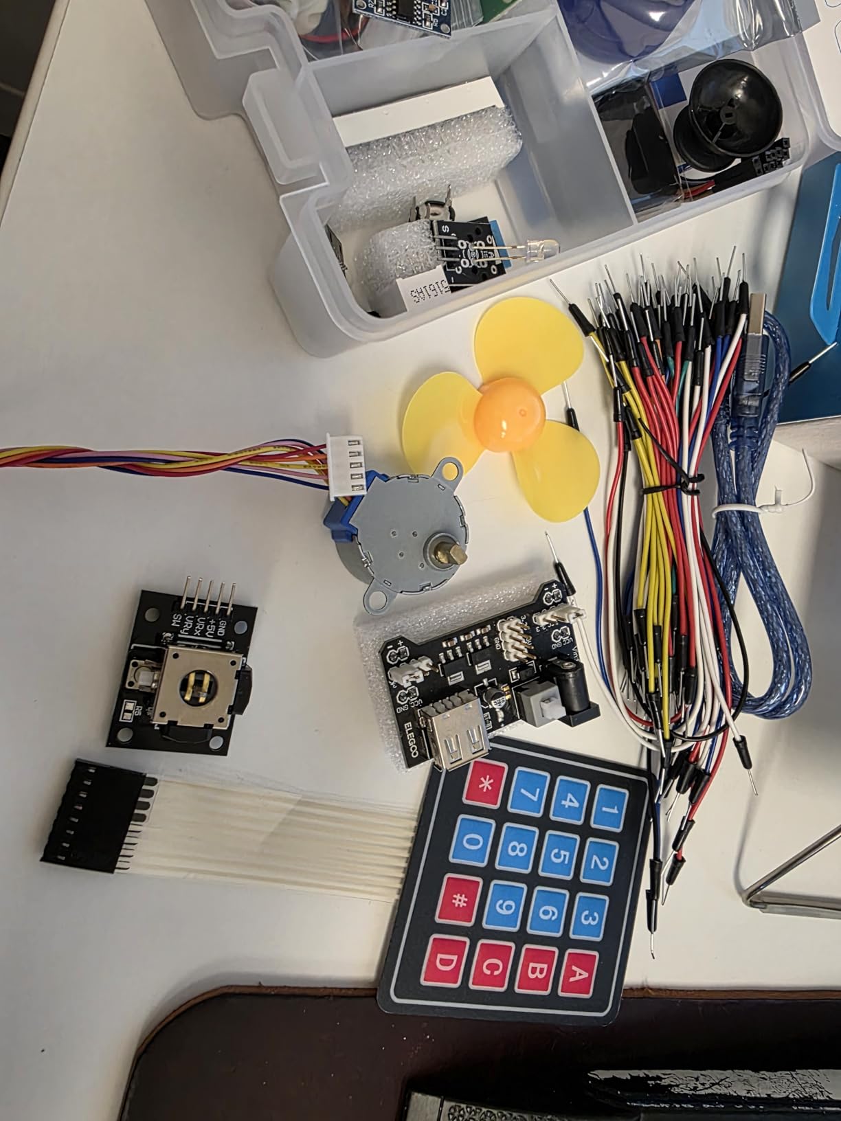 ELEGOO ESP-32 Super Starter Kit with Tutorial and Development Board USB-C Dual Core Microcontroller Support AP/STA/AP+STA, CP2102 Chip Compatible with Arduino IDE customer photo 2