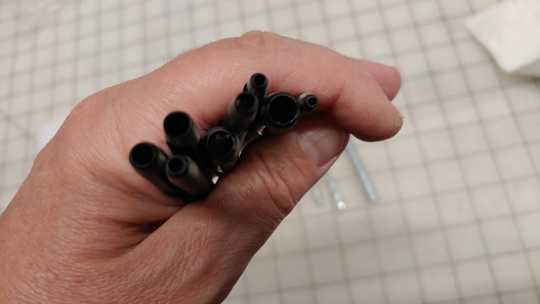 Leather Cutting Machine 1.5 Ton,20 * 20cm Leather Hand Press Dual Guide Shafts Die Cut Machine with 39 pcs Hole Punch Tool Set for Leathercraft,DIY & Various Materials Die Cutting customer photo 2