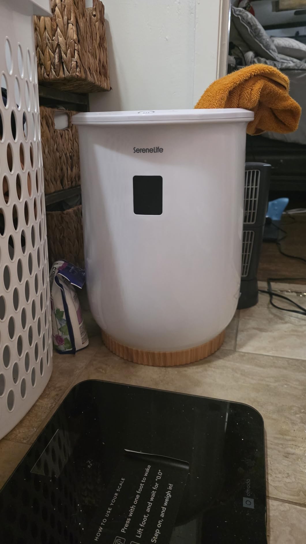 SereneLife Freestanding Towel Warmer Bucket - 18