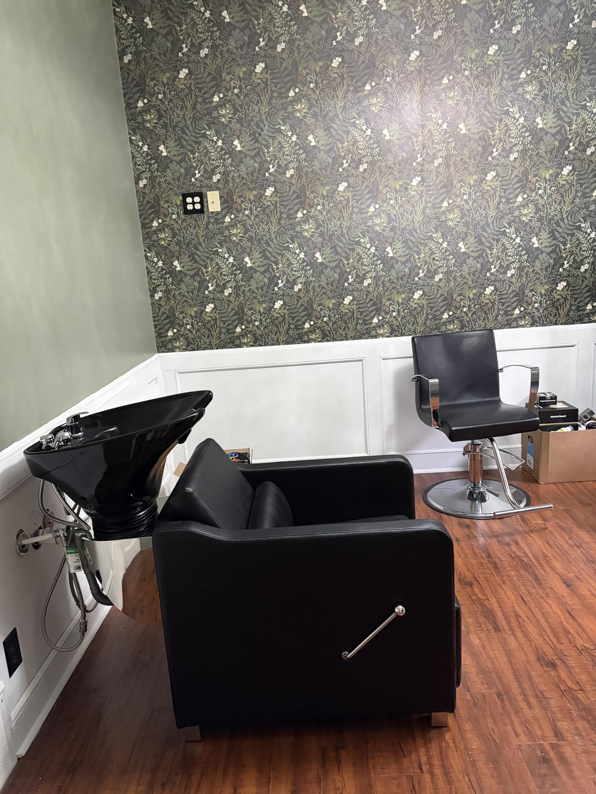 Winado Shampoo Backwash Barber Chair with Ceramic Hair Wash Bowl Sink, Adjustable Leg Baffle, Reclining Shampoo Station Chair for Barbershop Beauty Spa Massage Hairdressing Equipment customer photo 1