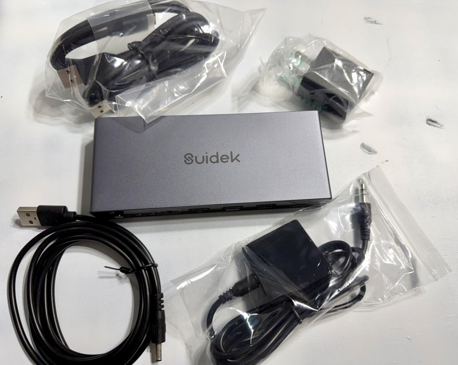 USB-C+HDMI KVM Switch 1 Monitors 2 Computers - 3 USB A+1 USB C 3.0 Ports 4K@60Hz Aluminum for 1 Laptop & 1 Desktop Share 1 Monitor Keyboard Mouse Printer customer photo 1