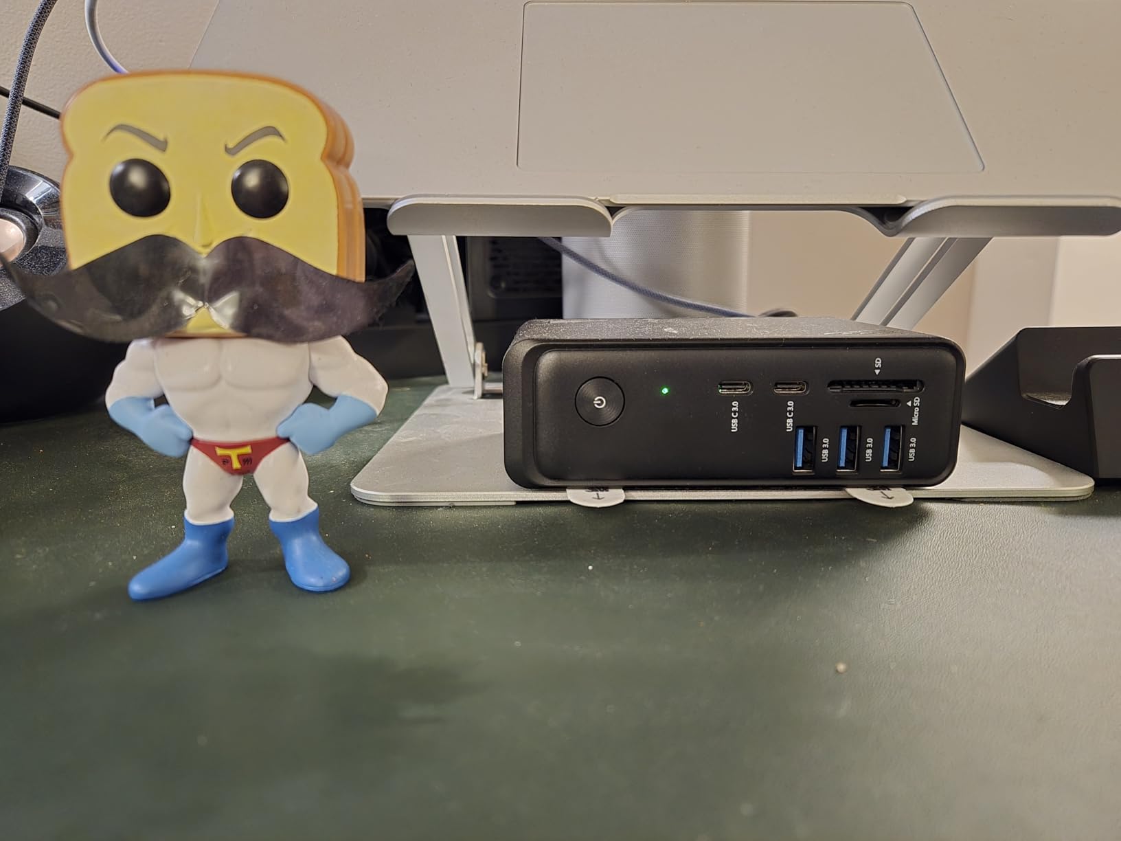 TobenONE 18 in 1 Laptop Docking Station 3 Monitors, Triple 4K Display with 3 HDMI, 9 USB Ports, Gigabit Ethernet, PD3.0, for Windows/Dell/Lenovo/HP/Thinkpad Laptops customer photo 1