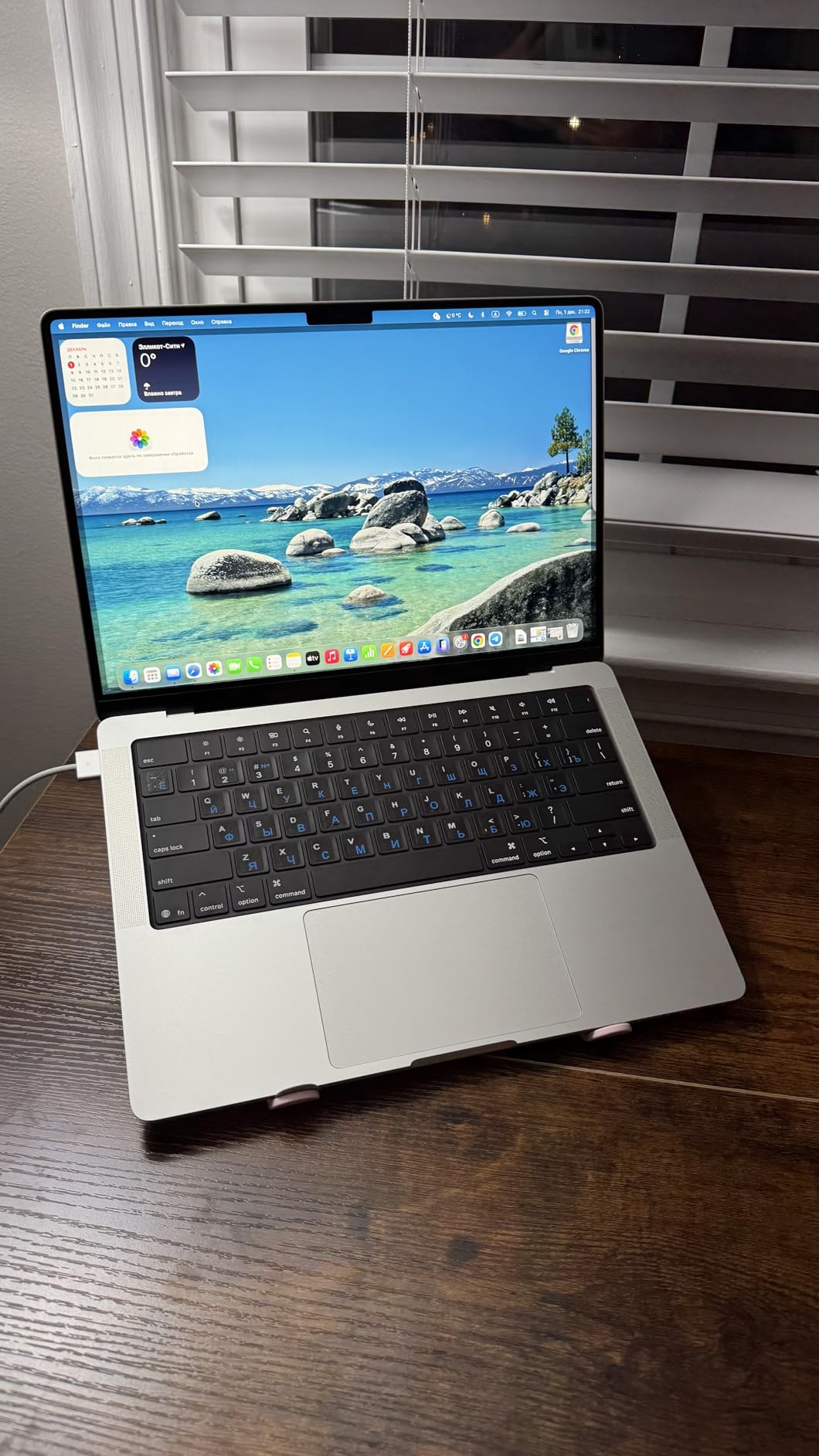 2025 MacBook Pro Laptop with Apple M5 chip with 10-core CPU and 10-core GPU: Built for AI, 14.2-inch Liquid Retina XDR Display, 16GB Unified Memory, 512GB SSD Storage; Space Black customer photo 5