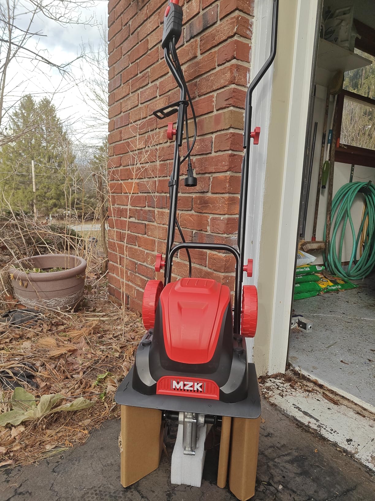 MZK 12-Inch 10.5 Amp Corded Electric Tiller/Cultivator for Gardening, 8-inch tilling Depth, Powerful and Lightweight Tiller, Electric Garden Rototiller for Lawn/Yard/Garden Soil Digging,TC12A03 customer photo 2