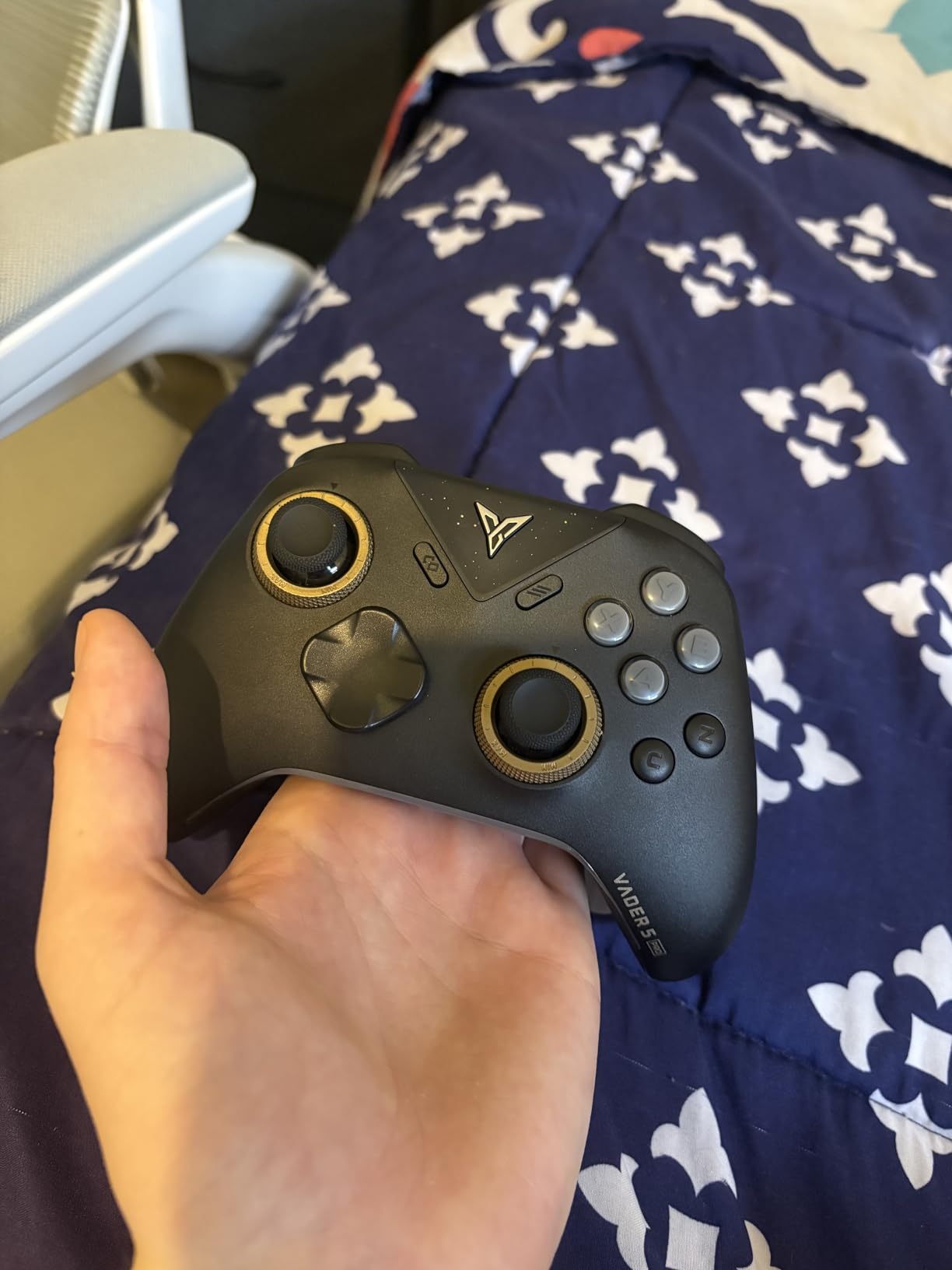 FLYDIGI Vader 5 Pro PC Controller, FORCEFLEX Joysticks, 3ms Ultra-Low Latency, FORCESWITCH Triggers, 8 Extra Buttons, Triggers & Grips Vibration, 1000mAh Battery, PC/NS/Android/TV customer photo 1