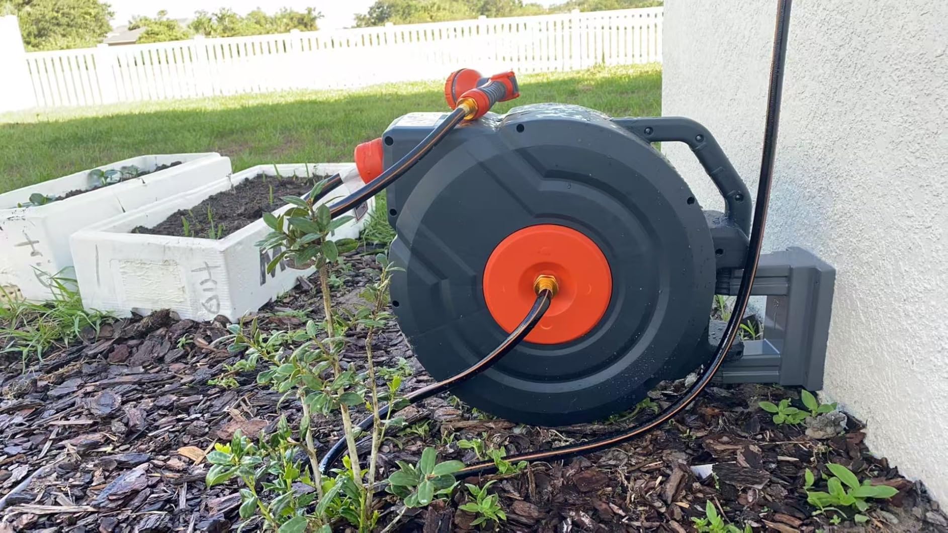 Retractable Garden Hose Reel 90 ft 5/8 inch Automatic Rewind with Any-Length Lock 9 Pattern Nozzle Sprayer 180° Swivel Wall-Mounted Hose Reel for Home Yards customer photo 2