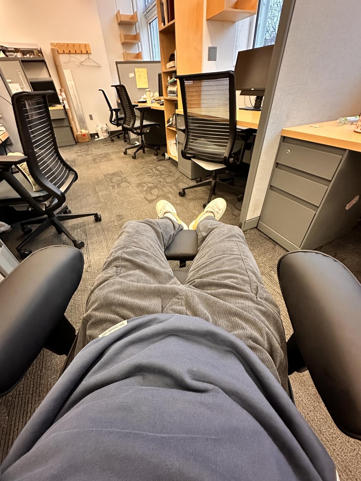 FelixKing Big and Tall Office Chair 500lbs - Ergonomic Desk Chair with Footrest, Scratch-Resistant PU Leather Computer Chair, 4D Lumbar Support Gaming Chair, Comfy Reclining Swivel Work Chair, Black customer photo 2