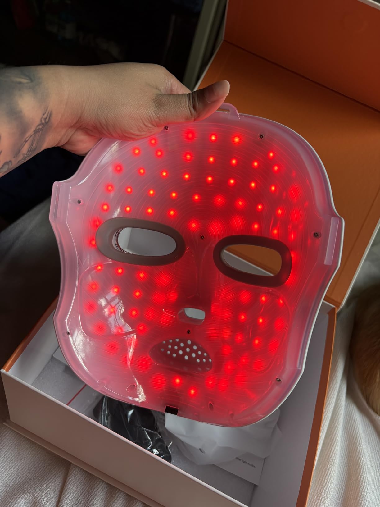 ONLUKY Red Light Therapy Mask for Face,Cordless LED Face Mask Light Therapy,USB C Rechargeable,Infrared Lights Masks for Home Working Travel Yoga Sleep customer photo 1