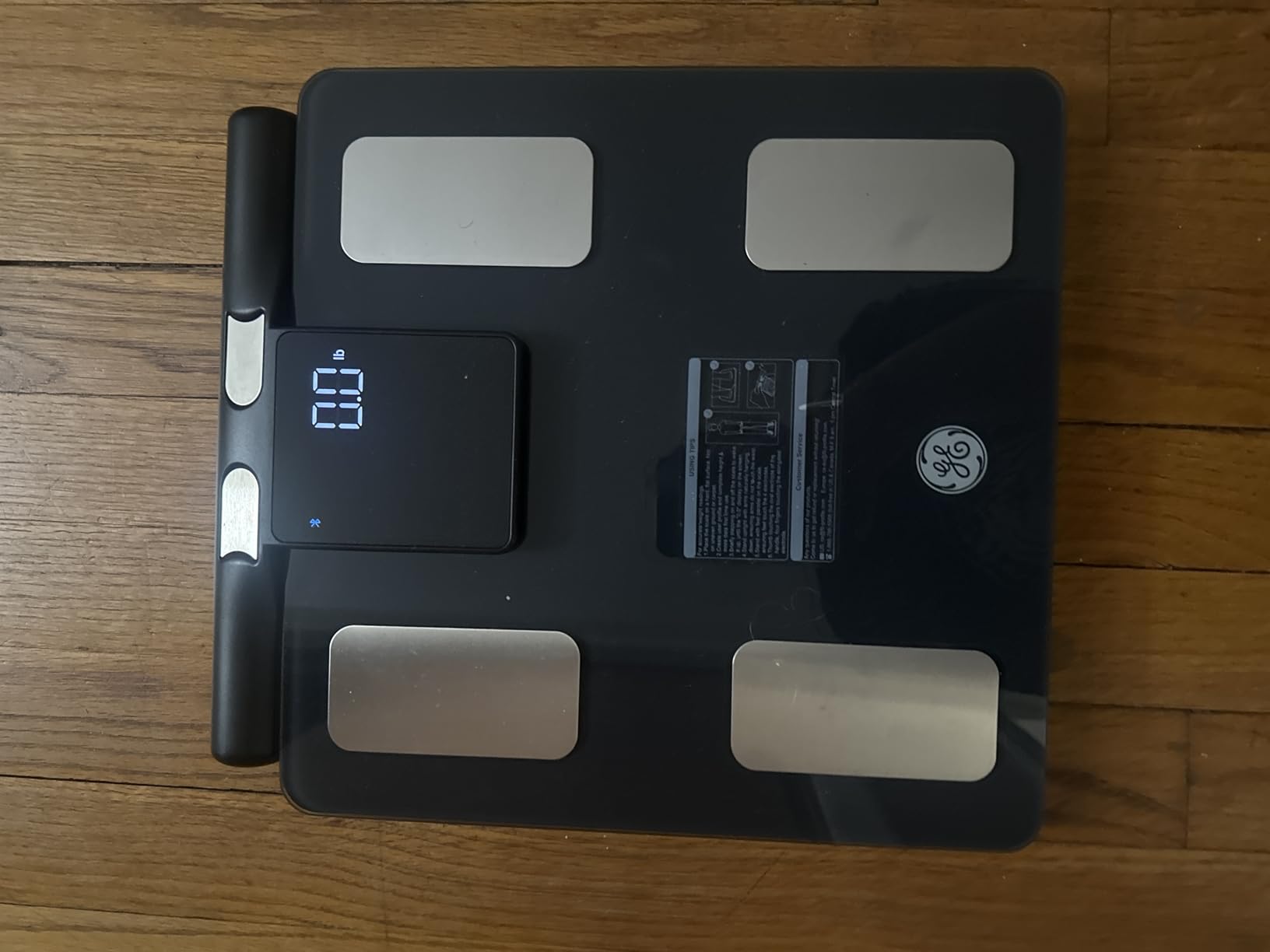 GE Smart Scale for Body Weight: 8-Electrode Body Pod Fat Monitor with Full Body Composition Analysis, Bluetooth App Sync, Large Handle Display, 400lb Capacity Bathroom Scale for Home & Gym, Black customer photo 1
