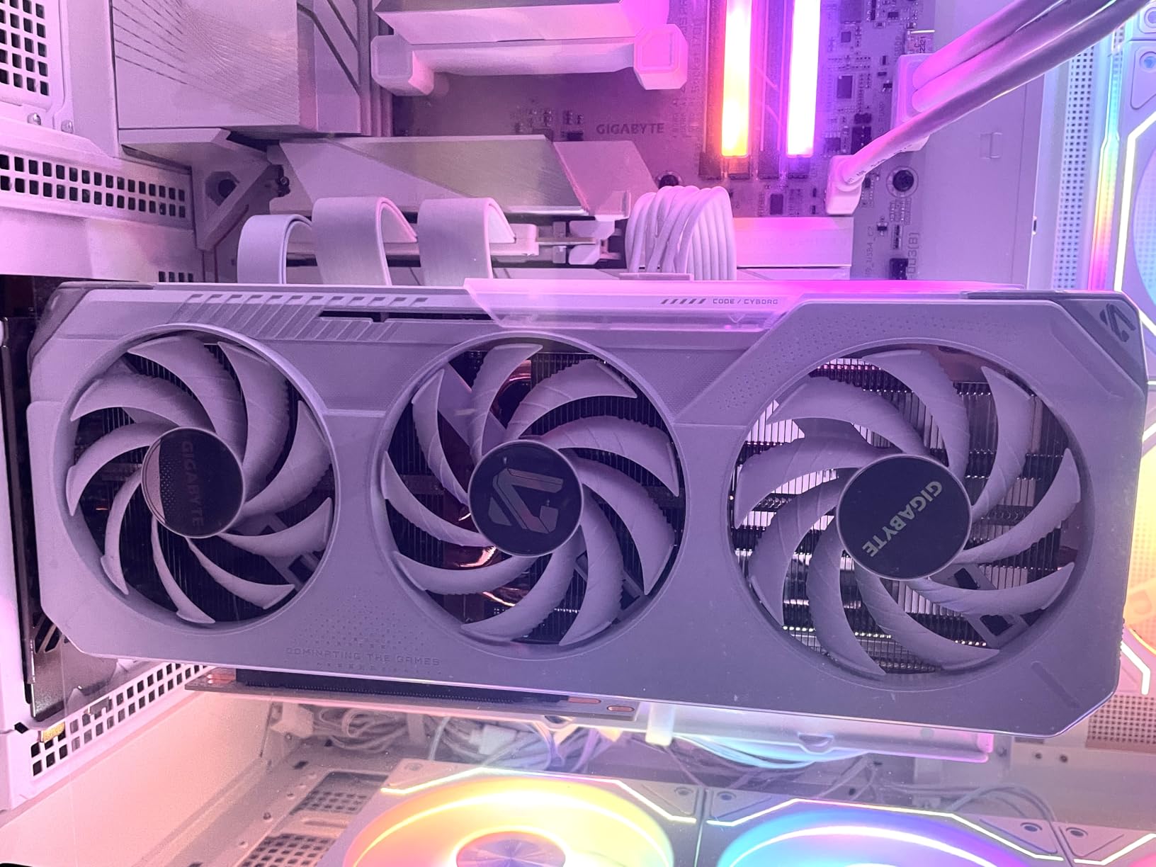 Radeon RX 9060 XT Gaming OC ICE 16G Graphics Card (16GB GDDR6, 128-bit, PCIe 5.0, HDMI/DP 2.1) customer photo 2