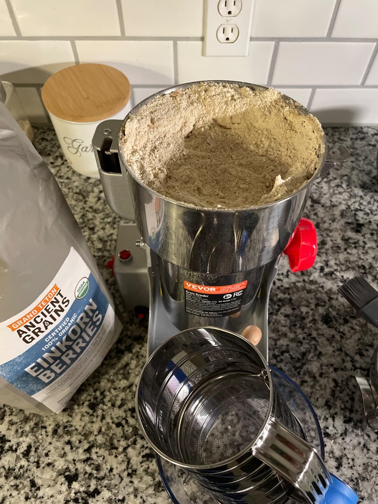 VEVOR 2500g Electric Grain Mill Grinder, High Speed 3400W Commercial Spice Grinders, Stainless Steel Pulverizer Powder Machine, for Dry Grains Spices Cereals Coffee Corn Pepper, Swing Type customer photo 1