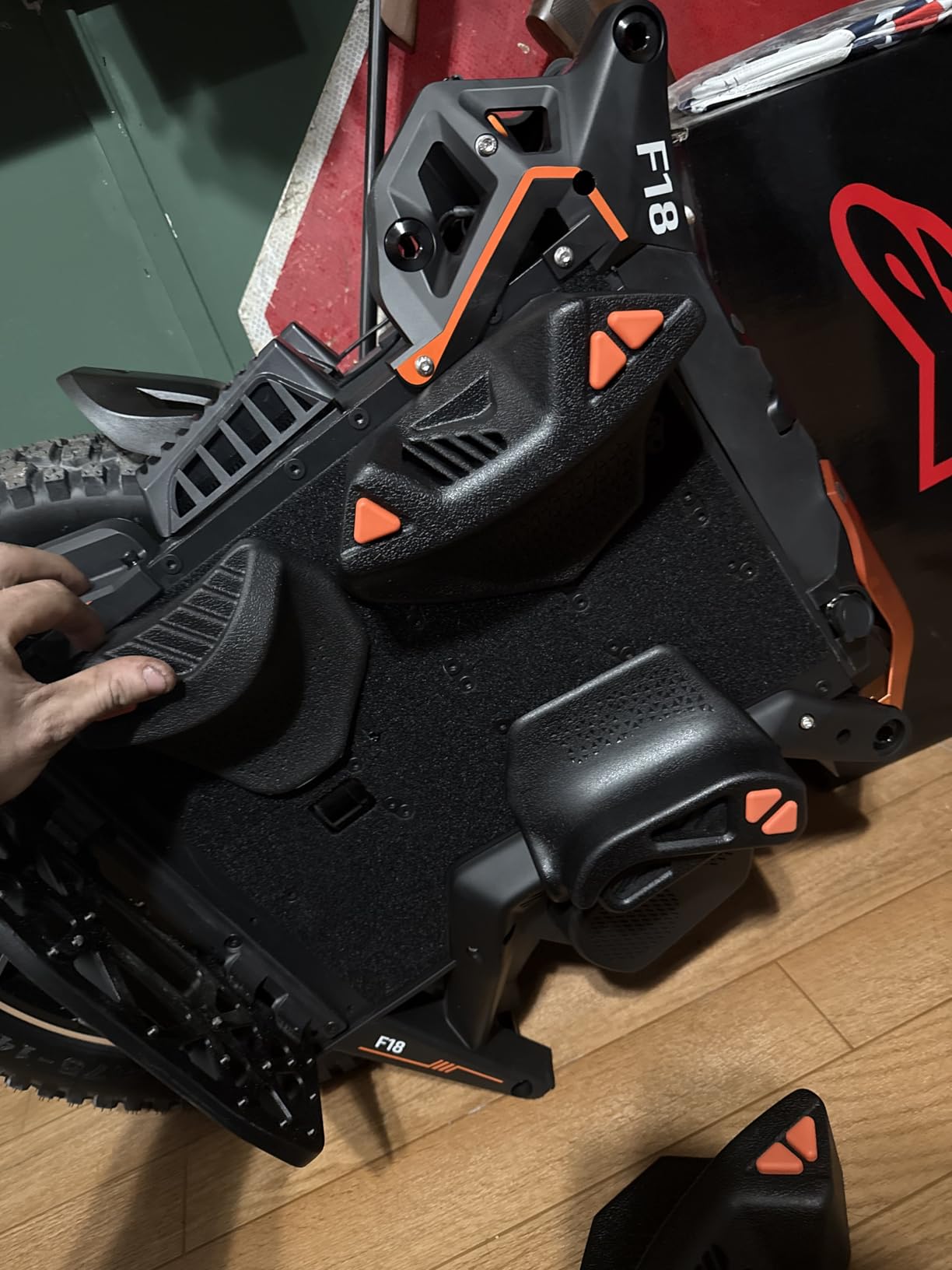 King Song F18 Electric Unicycle, 150km Range EUC, 9000W Peak Motor, 100mm Suspension, UL2272 Certified customer photo 1