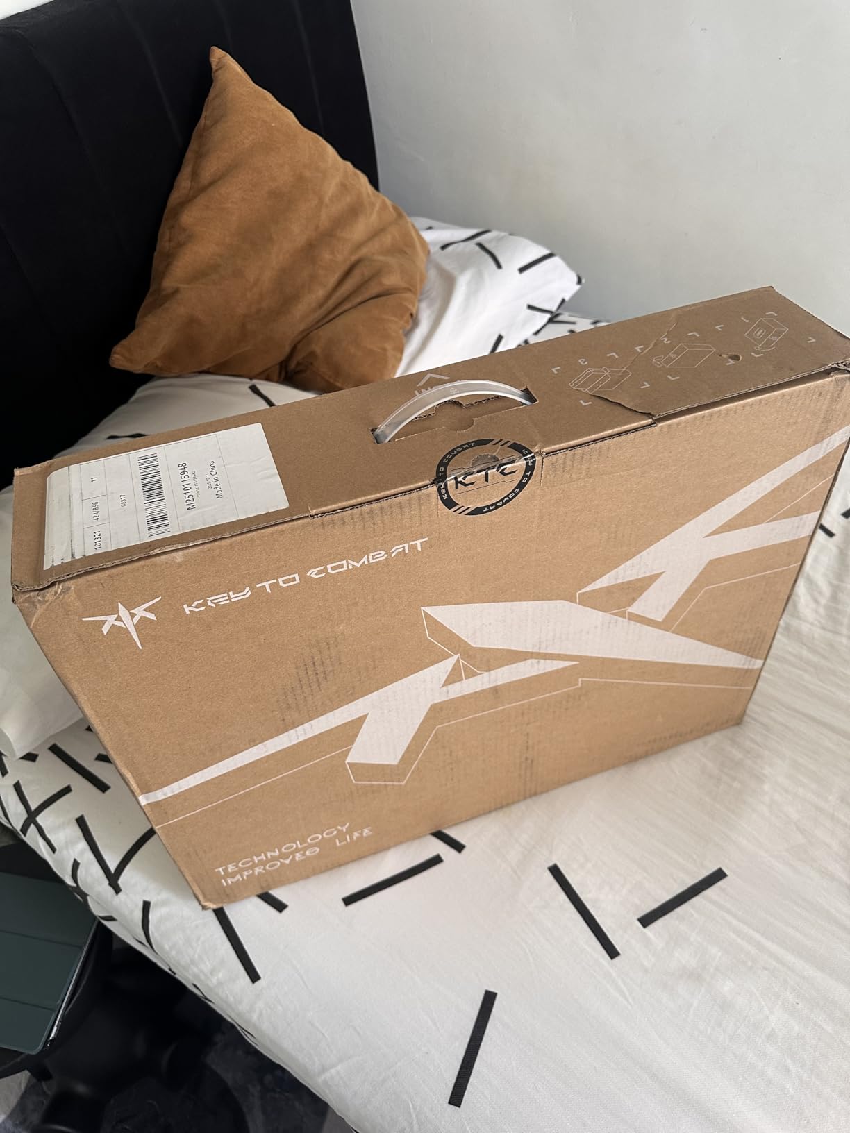 KTC 27 Inch 4K Gaming Monitor, UHD 3840x2160 160Hz Computer Monitor, Fast IPS Panel, Adaptive Sync, HDMI DisplayPort, HDR400, Height Pivot Swivel Tilt Adjustable, U27T6 customer photo 2