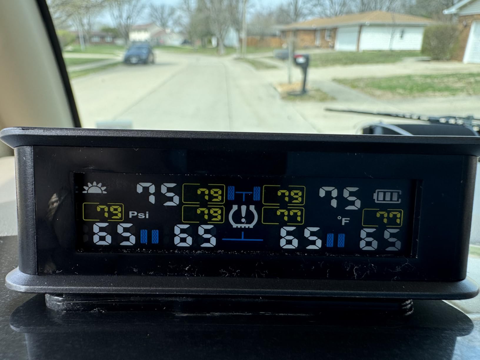 6-Wheel RV Tire Pressure Monitoring System (TPMS) - 6 Sensors & 6 Alarm Modes | 0-144 PSI ±1.5PSI, Solar/USB Charging | for Dually Trucks & Heavy-Duty Trailers customer photo 1