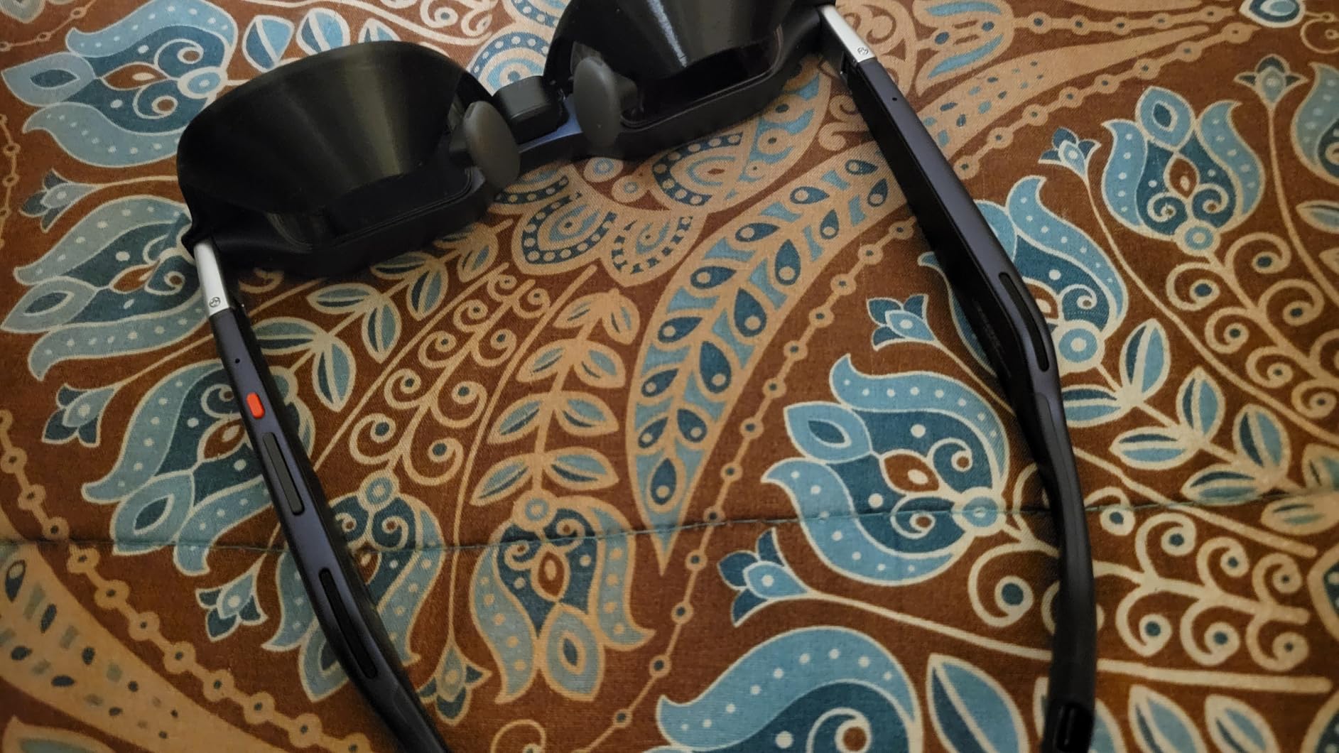 Xreal 1S AR/XR Glasses, 500 inch Virtual Screen Smart Glasses with 52° FOV, Native 3DoF, REAL 3D customer photo 1