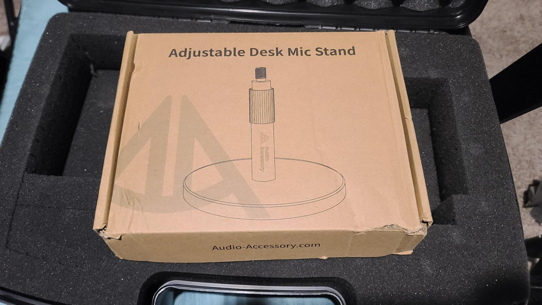 Short Mic Stand Desk, Ultra Low 5 Inch Adjustable, 6.6lbs Load Capacity, All-Metal Desktop Microphone Stand Table for Shure SM7B SM7dB MV7+ MV7X MV6, Fifine Yeti Rode PodMic customer photo 2
