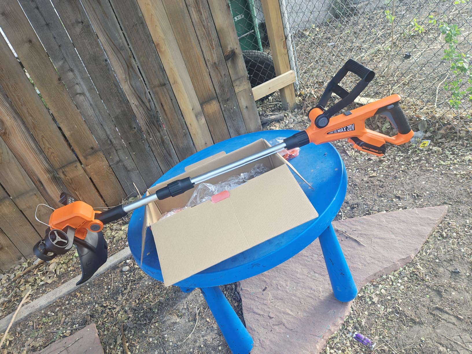 VARSK 12 Inch 20V Cordless Weed Wacker with Automatic Line Feed, 2 in 1 String Trimmer and Edger, Includes 2 X 2.0Ah Batteries/1 X Charger/6 X Replacement Spools, Weed Eater for Lawn, Garden, etc customer photo 1