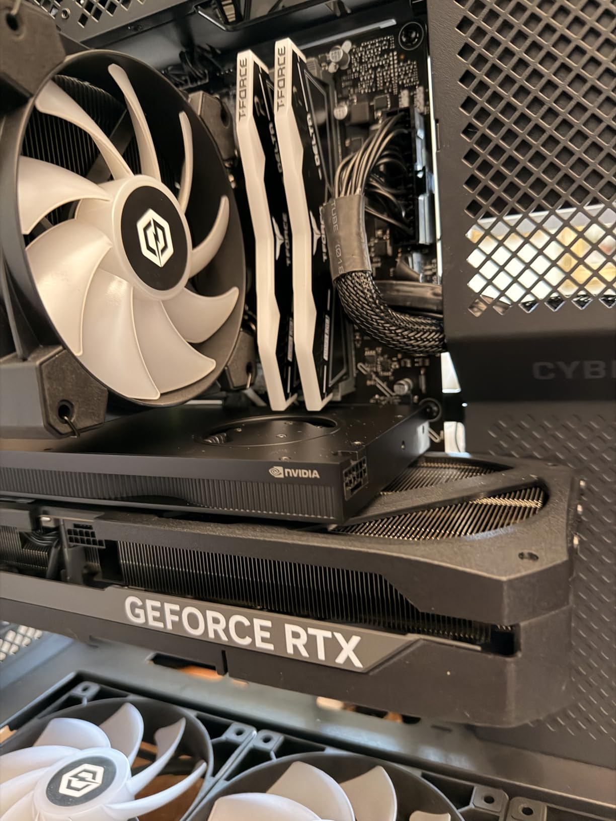 NVIDIA RTX PRO 4000 Blackwell Graphics Card - 24GB GDDR7 ECC Memory, PCIe 5.0 x16, 4X DisplayPort 2.1b, Single Slot Full Height AI Workstation GPU, Retail Packaging customer photo 1