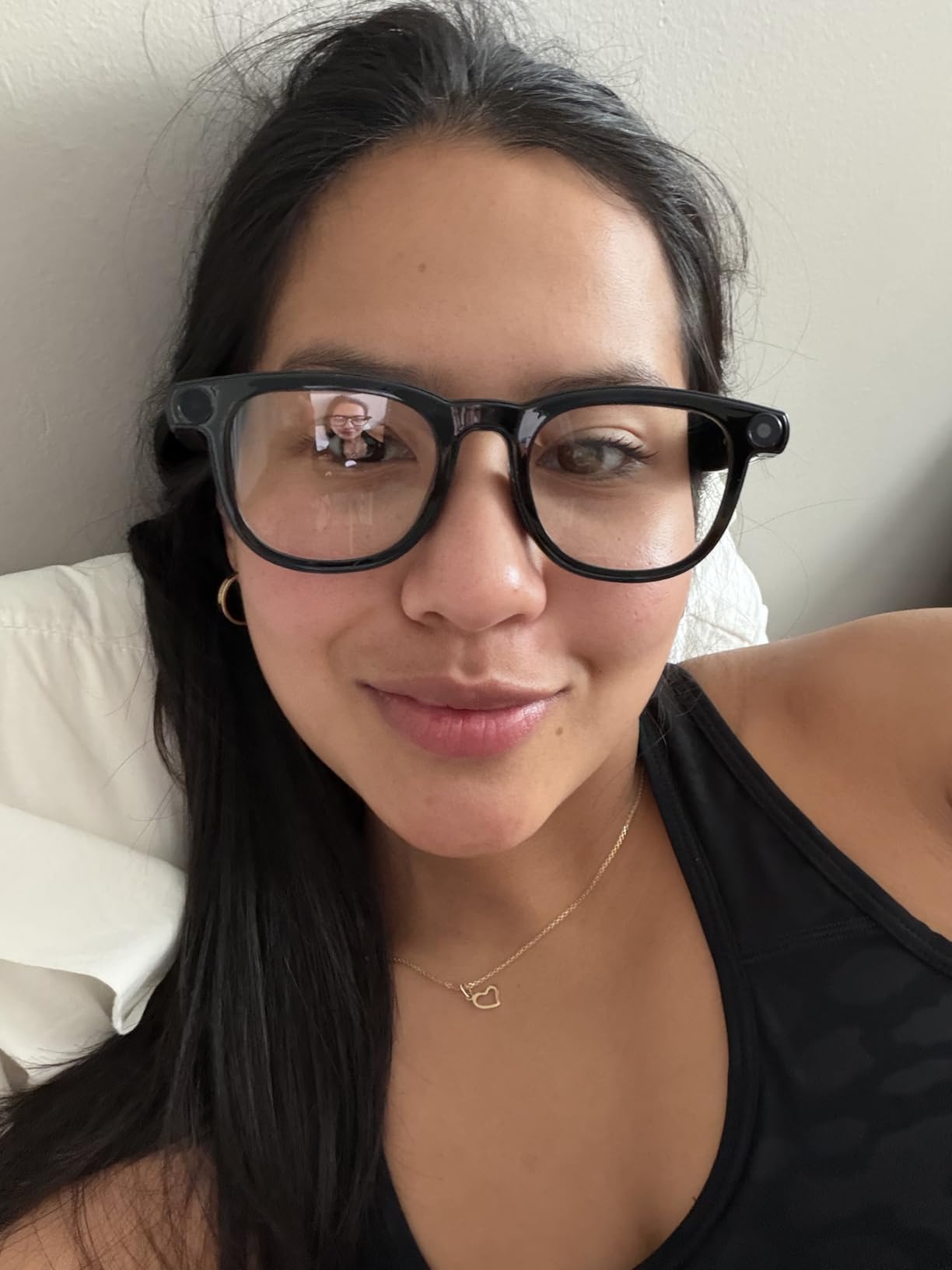 EarlySincere Smart Glasses with 8MP 4K POV Camera & Bluetooth, HD Video Recording, AI Vision Assistant & Translation, Open-Ear Audio, Photochromic & Extra Blue Light Lenses for Travel & Driving customer photo 1