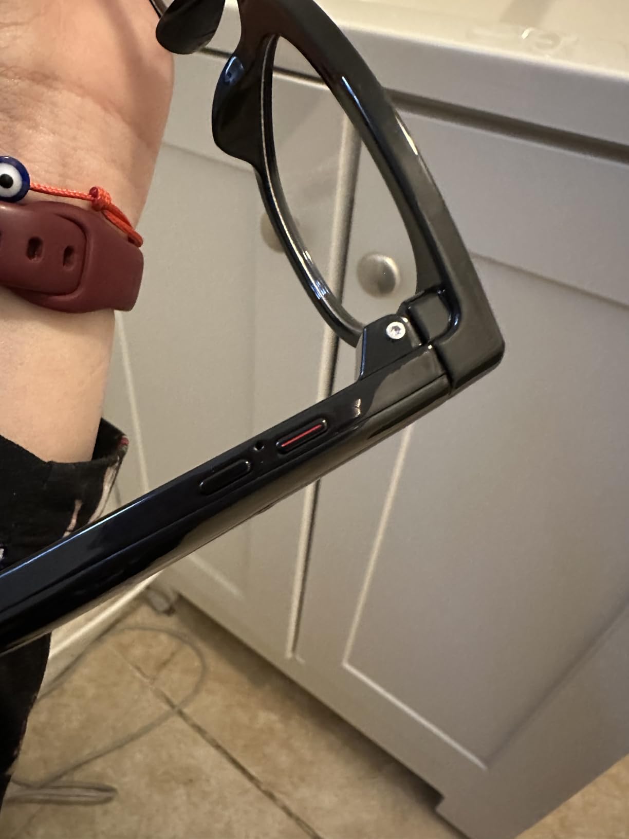 EarlySincere Smart Glasses with 8MP 4K POV Camera & Bluetooth, HD Video Recording, AI Vision Assistant & Translation, Open-Ear Audio, Photochromic & Extra Blue Light Lenses for Travel & Driving customer photo 2