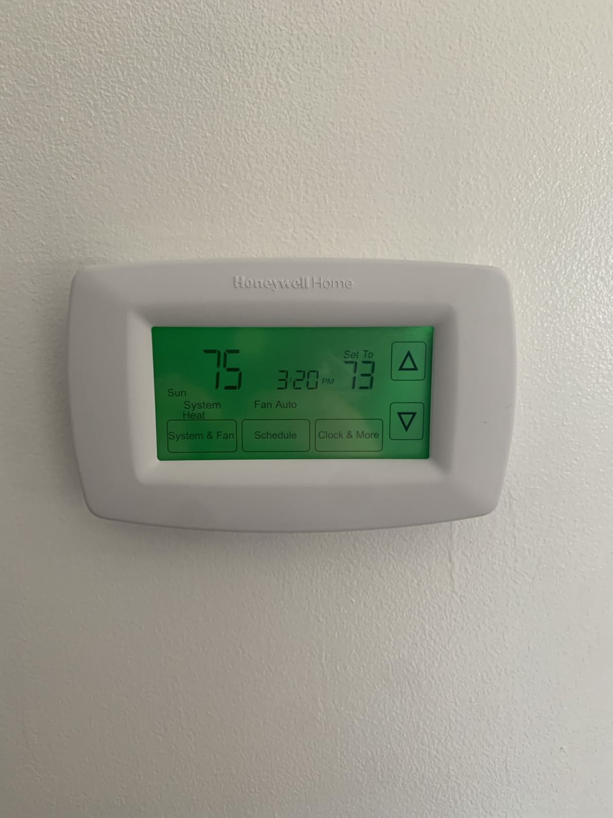 Honeywell Home RTH7600D 7-Day Programmable Touchscreen Thermostat, White customer photo 1