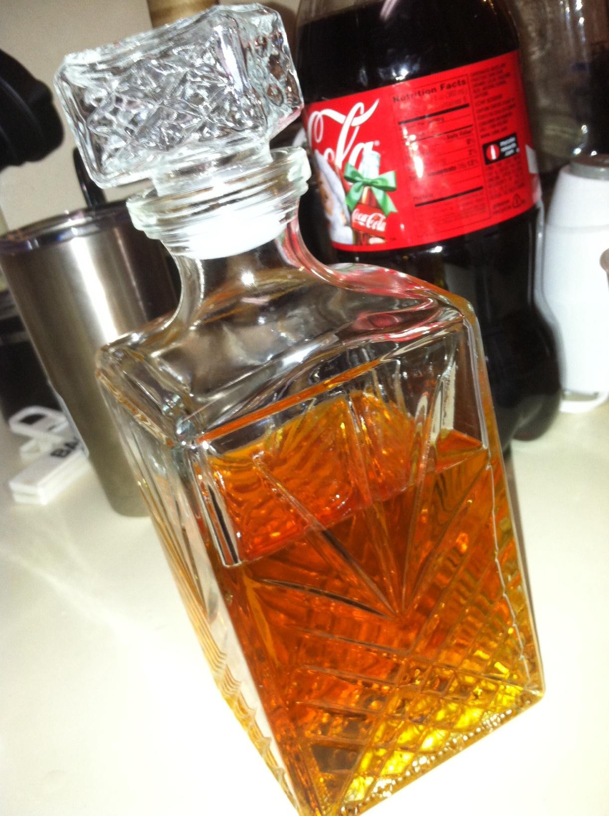 Bormioli Rocco Selecta Collection Whiskey Decanter - Sophisticated 33.75oz Diamond Decanter With Starburst Detailing - For Whiskey, Bourbon, Scotch & Liquor customer photo 2