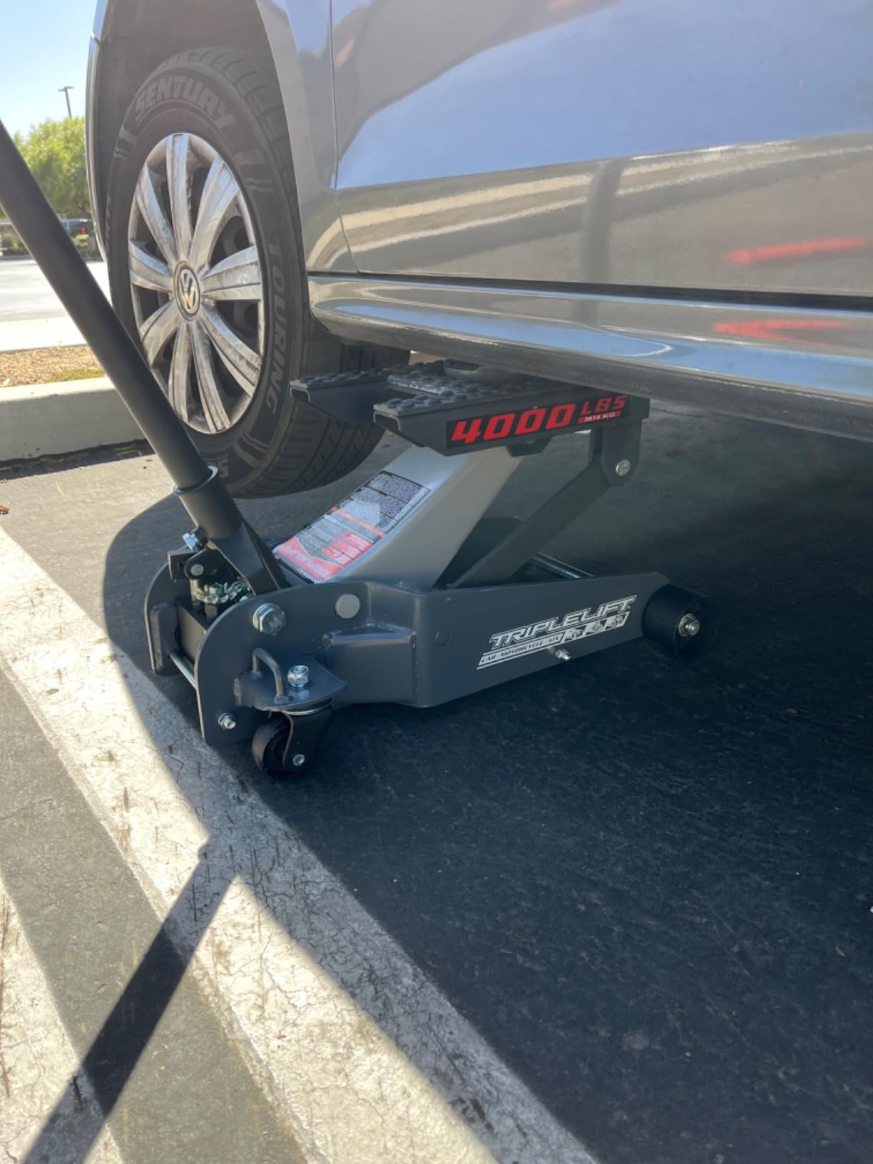 Powerbuilt 2 Ton Triple Lift Floor Jack, Works on Cars, Trucks, Motorcycles, ATV's, Transmissions, 4-3/4 to 17 in. Range, Wide and Stable, Locking Safety Bar - 620422E customer photo 1