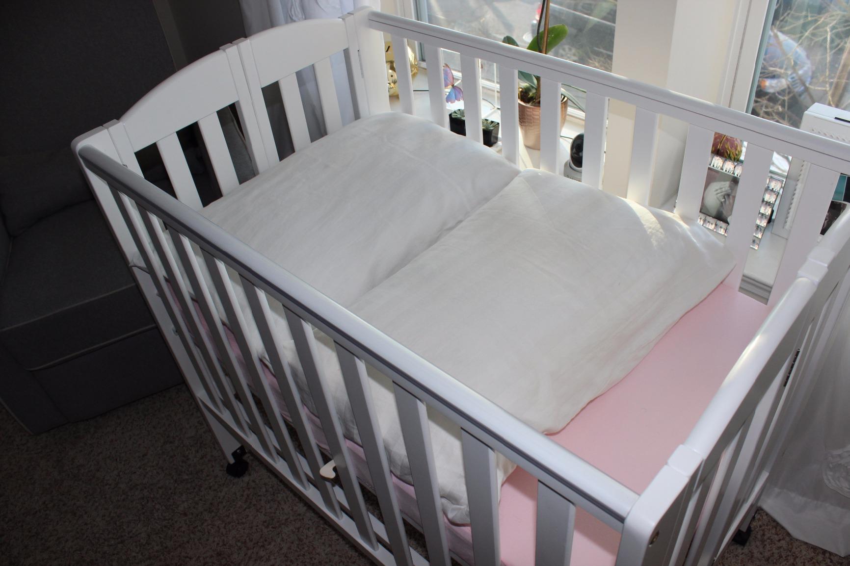 Dream On Me 2-in-1 Portable Mini Crib, Non-Full Size Baby Crib for Small Spaces, 2 Mattress Heights, Compact Travel Design, Includes Mattress, GREENGUARD Gold & BSA Certified, White customer photo 2
