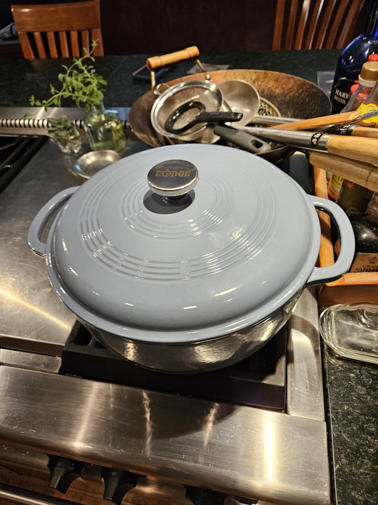 Lodge Essential Enamel Cast Iron Dutch Oven with Lid, 7.5 Quart, Island Spice Red customer photo 1